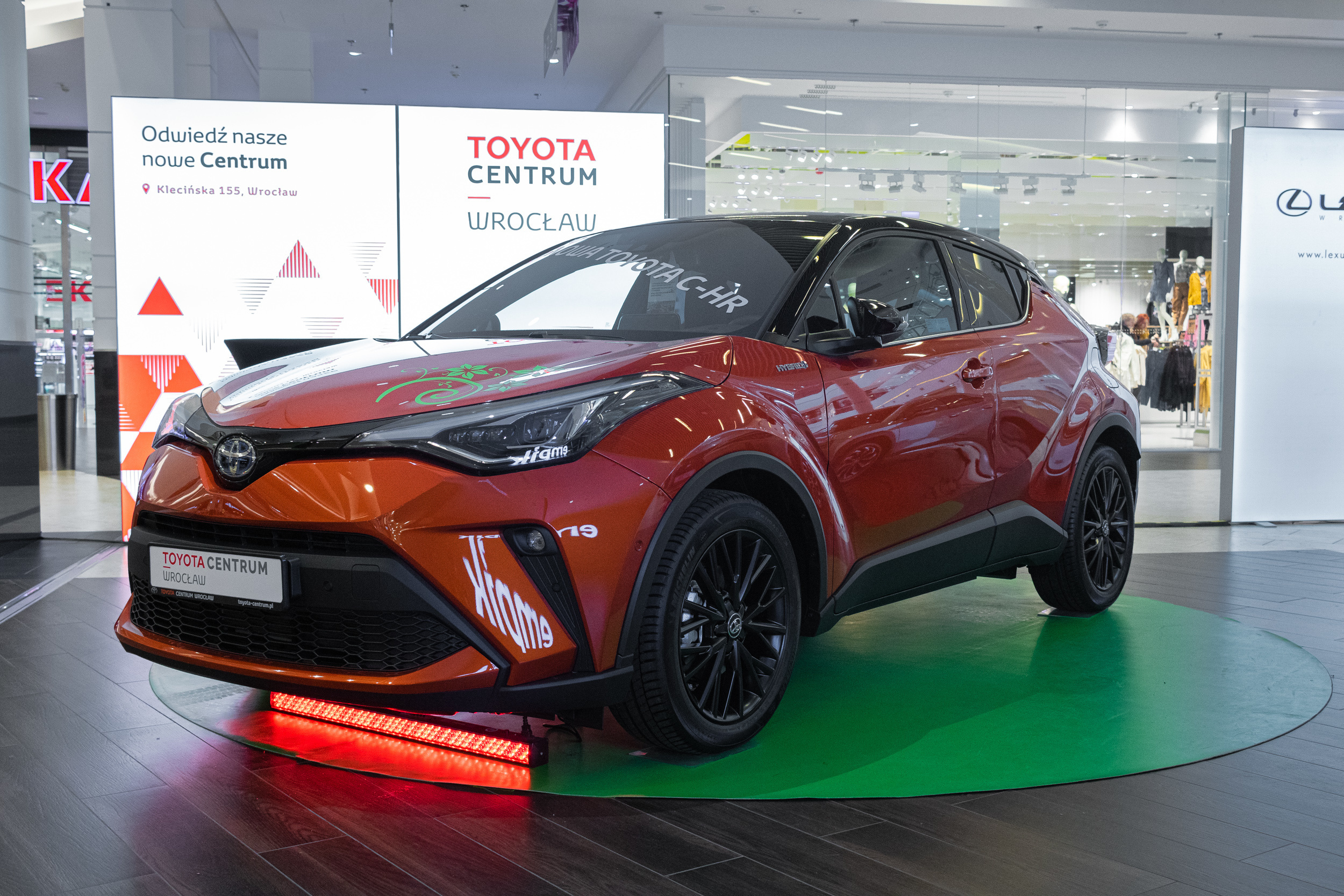 Wystawa aut, Magnolia park Wrocław. Dimitri Ilkov Photography — Capturing Life’s Moments in Edmonton, Cana