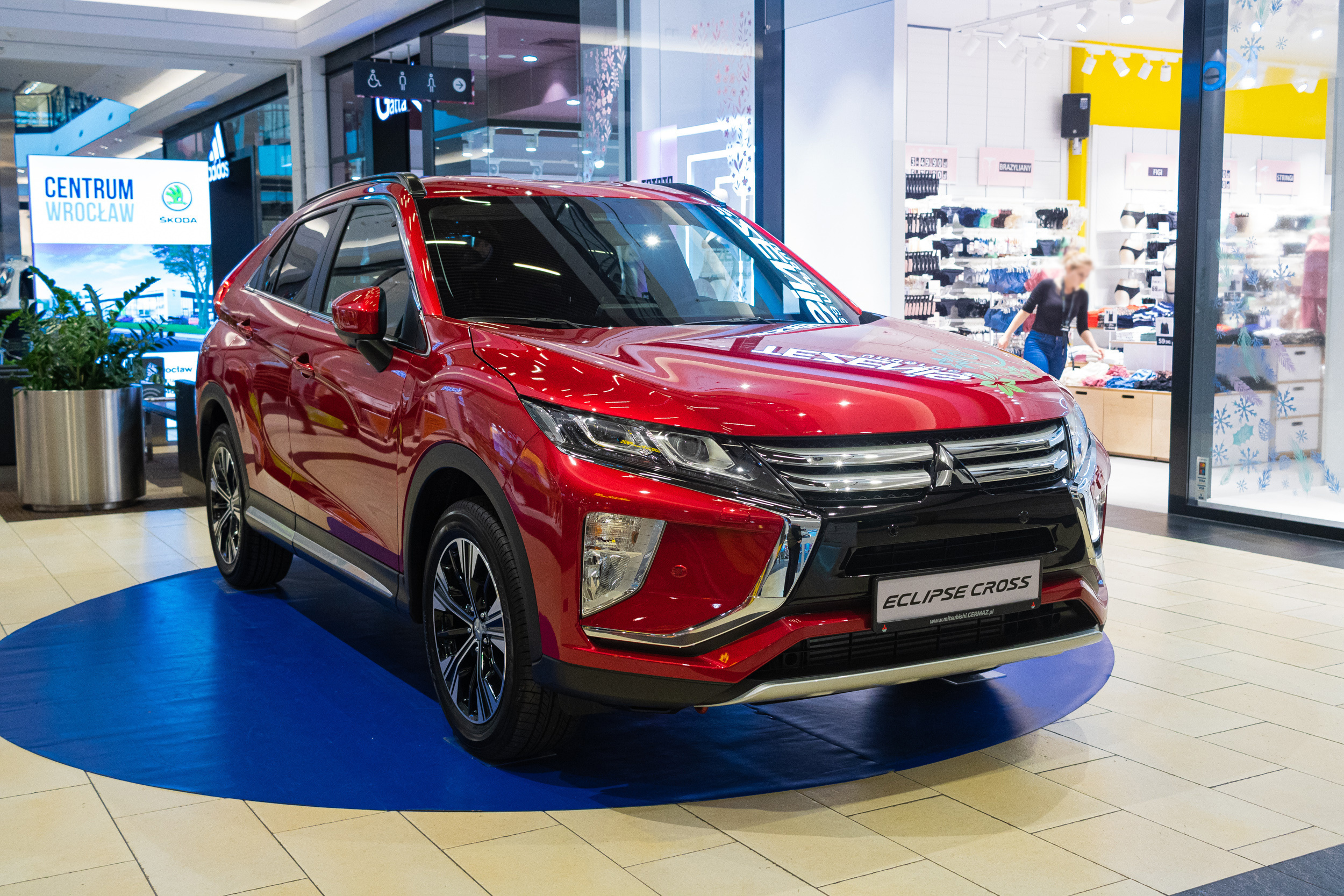 Wystawa aut, Magnolia park Wrocław. Dimitri Ilkov Photography — Capturing Life’s Moments in Edmonton, Cana