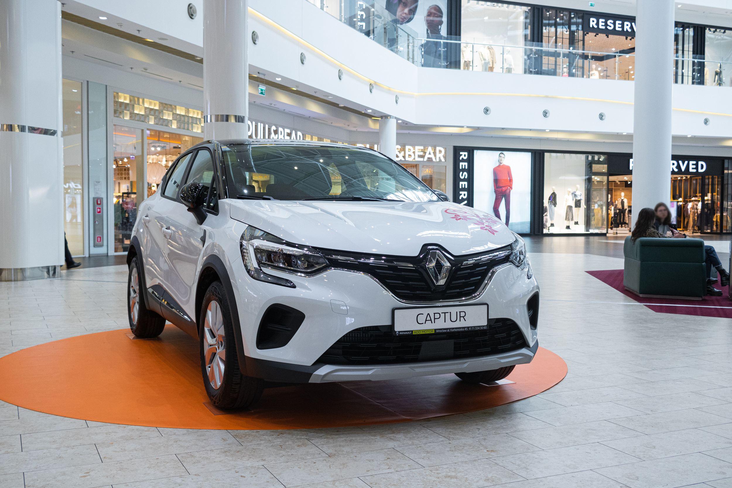 Wystawa aut, Magnolia park Wrocław. Dimitri Ilkov Photography — Capturing Life’s Moments in Edmonton, Cana