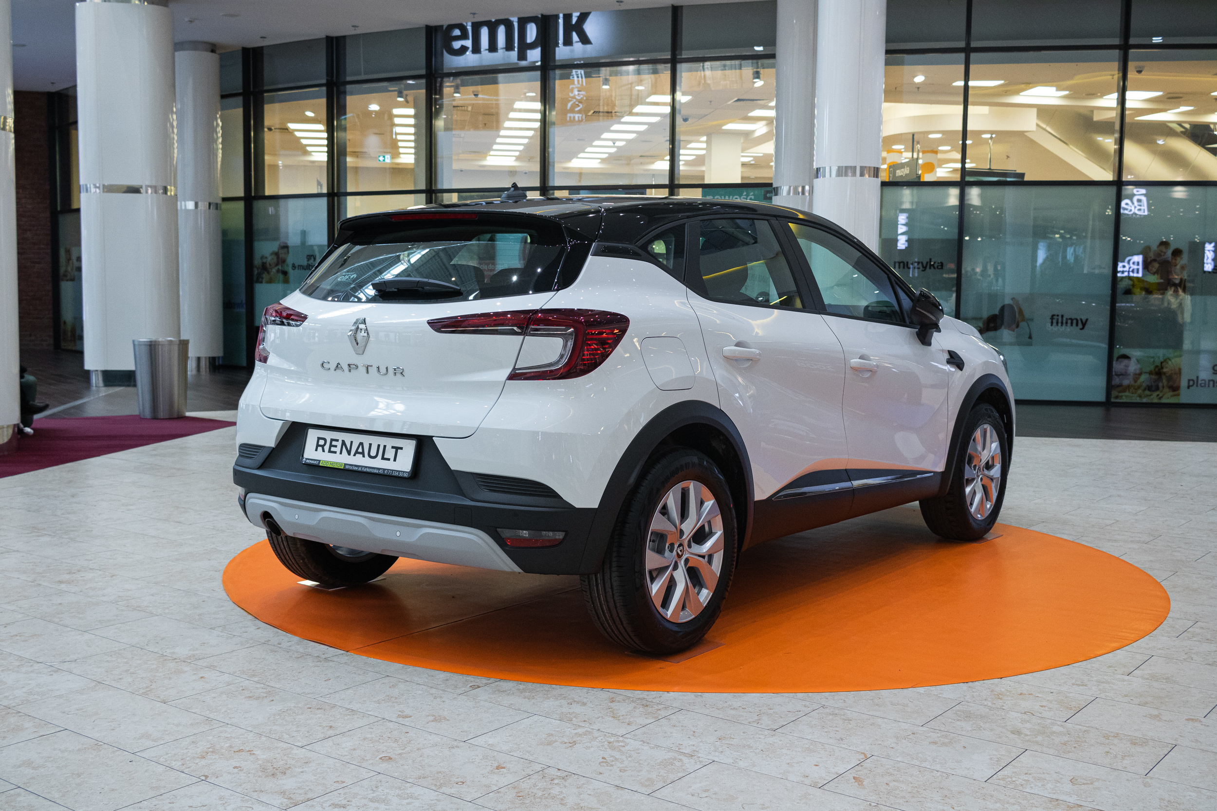 Wystawa aut, Magnolia park Wrocław. Dimitri Ilkov Photography — Capturing Life’s Moments in Edmonton, Cana