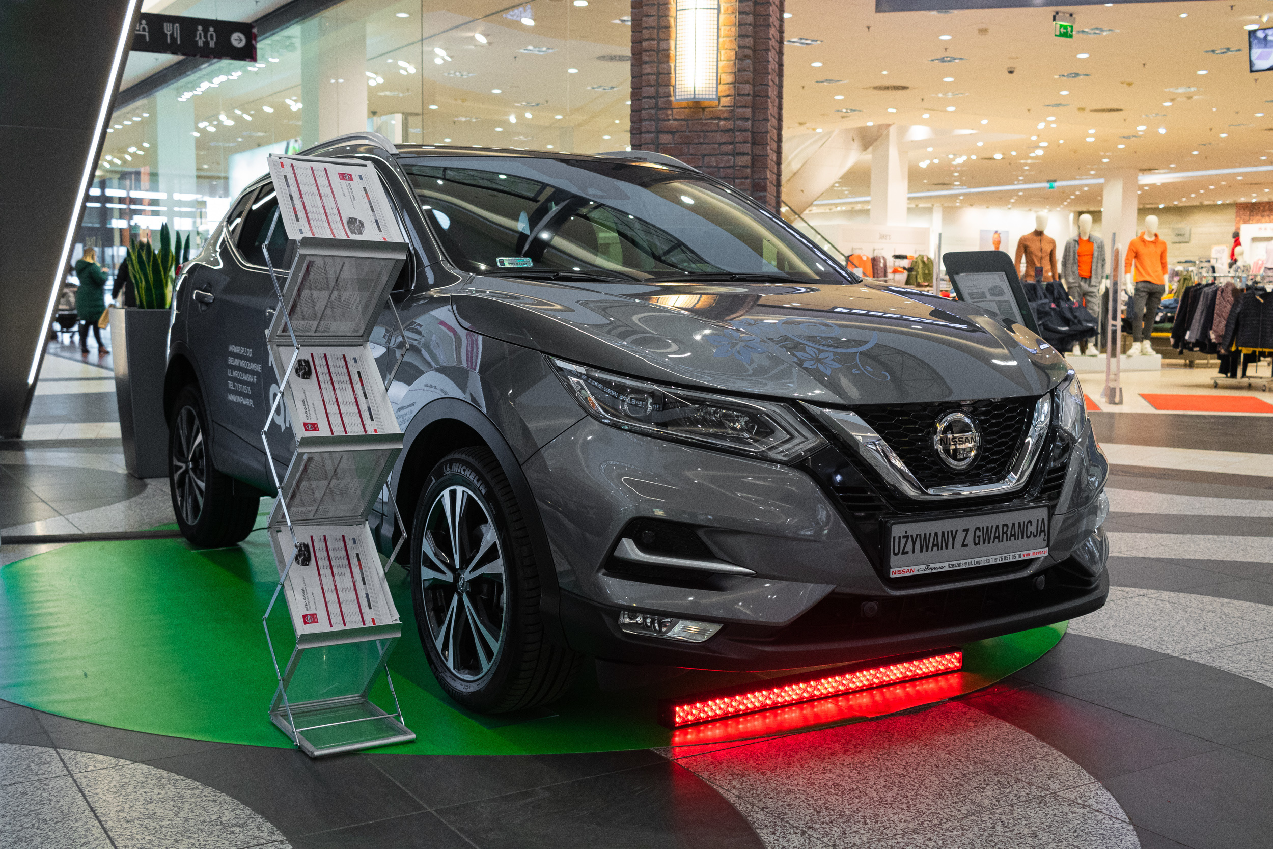 Wystawa aut, Magnolia park Wrocław. Dimitri Ilkov Photography — Capturing Life’s Moments in Edmonton, Cana