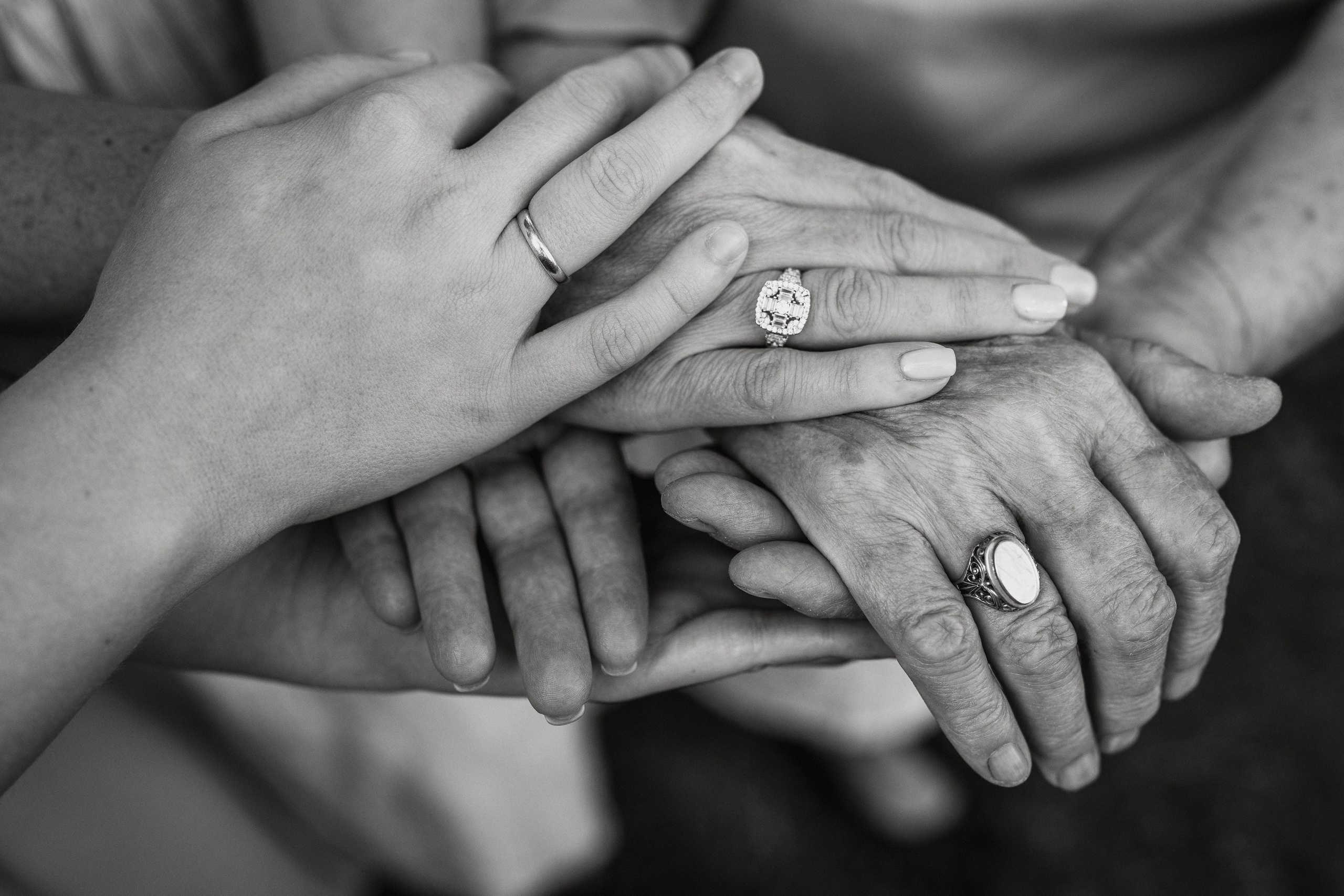 Large Family Photoshoot at Home – Generational Memories. Alisa Tant — Family and newborn photographer Bucks County, Montgomery county, Philadelphia, NJ