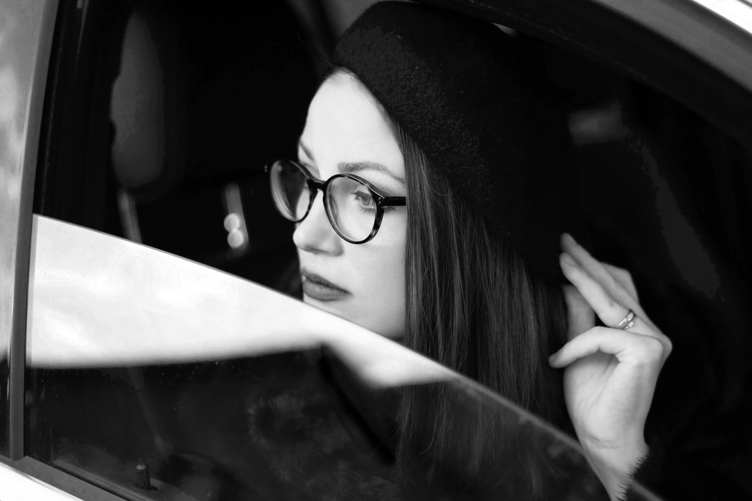 Dincolo de geam. Photographer Anna Iurii