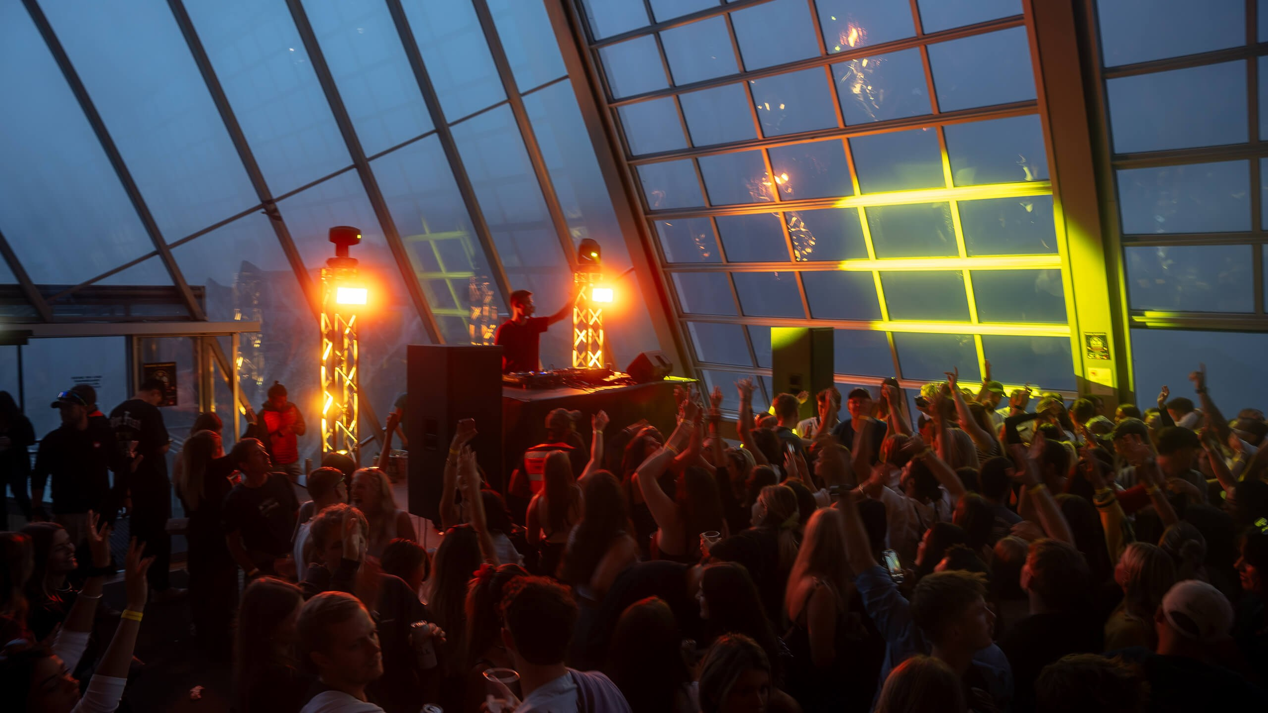 Axamer Lizum sundowner 2025. 808Media – Professionelle Foto- und Videografie für Restaurants, Hotels, Events und Hochzeiten in Innsbruck und Tirol