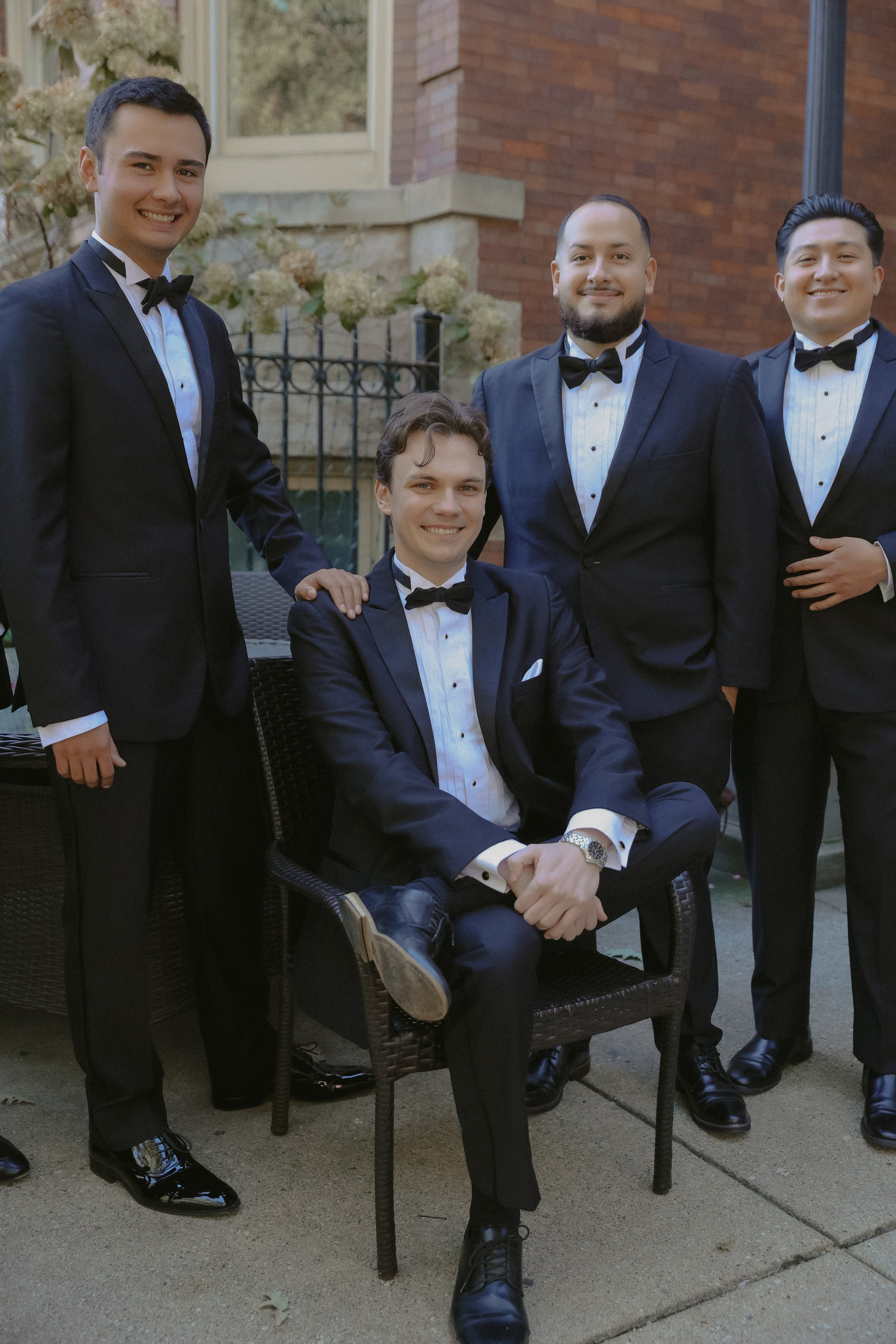 Madison&Otis. Couple photographer in Chicago