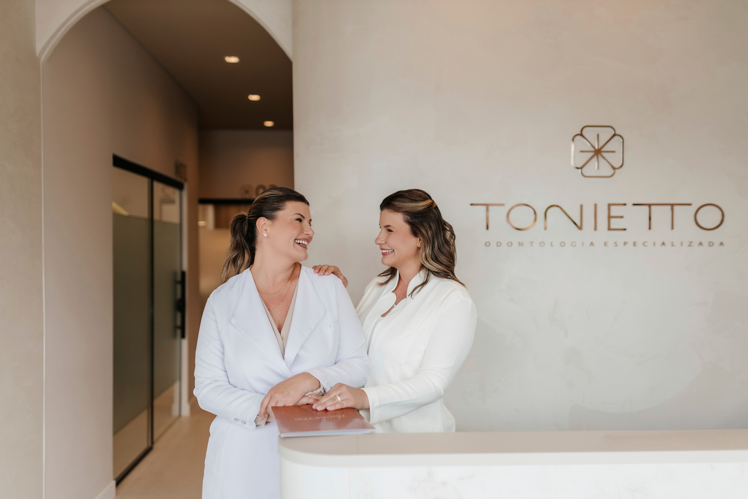 Dra. Adele & Dra. Aline | Dentistas. Coraafotografia.com