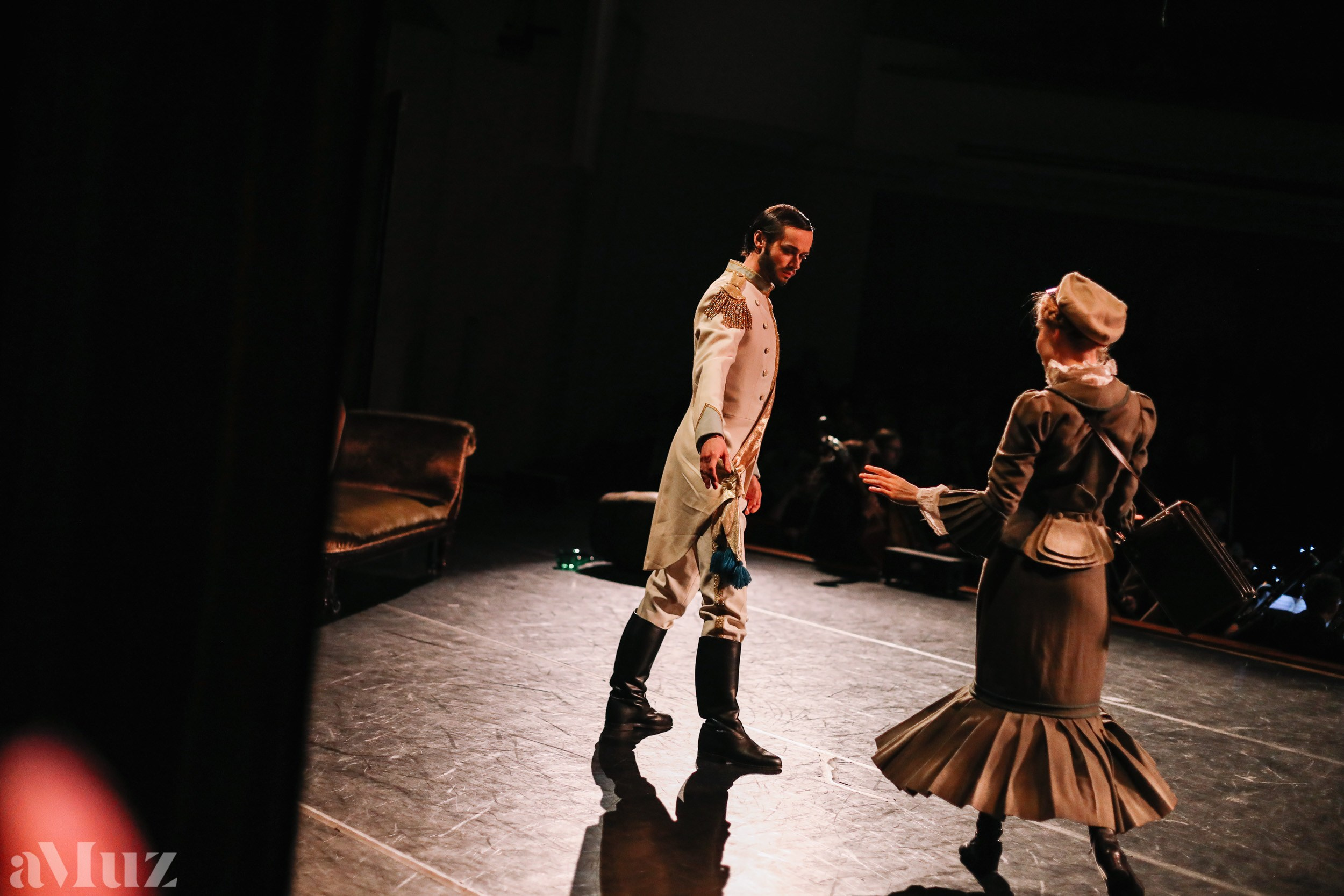 Opera Łąkowa. Fotograf Ślubny Warszawa - Sesje Biznesowe Rodzinne Eventy