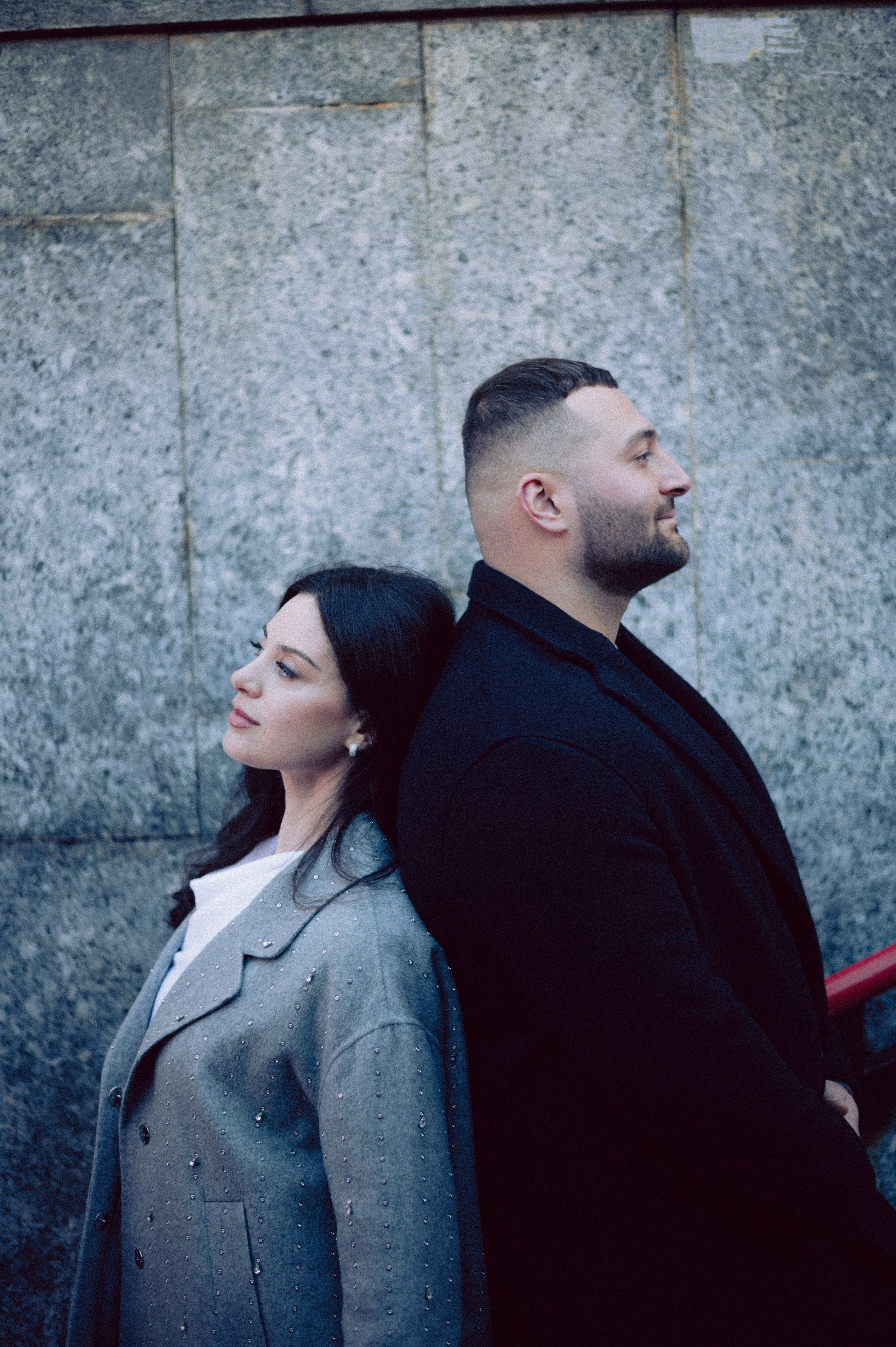 servizio fotografico coppia Milano, coppia innamorata Italia, fotografia naturale di coppia, coppia in movimento Milano, servizio fotografico spontaneo Milano, amore e viaggio Italia, servizio fotografico di coppia Milano, fotografia love story Milano, coppia romantica Italia, ritratto di coppia Milano, primo piano coppia innamorata, fotografia emozionale Milano,