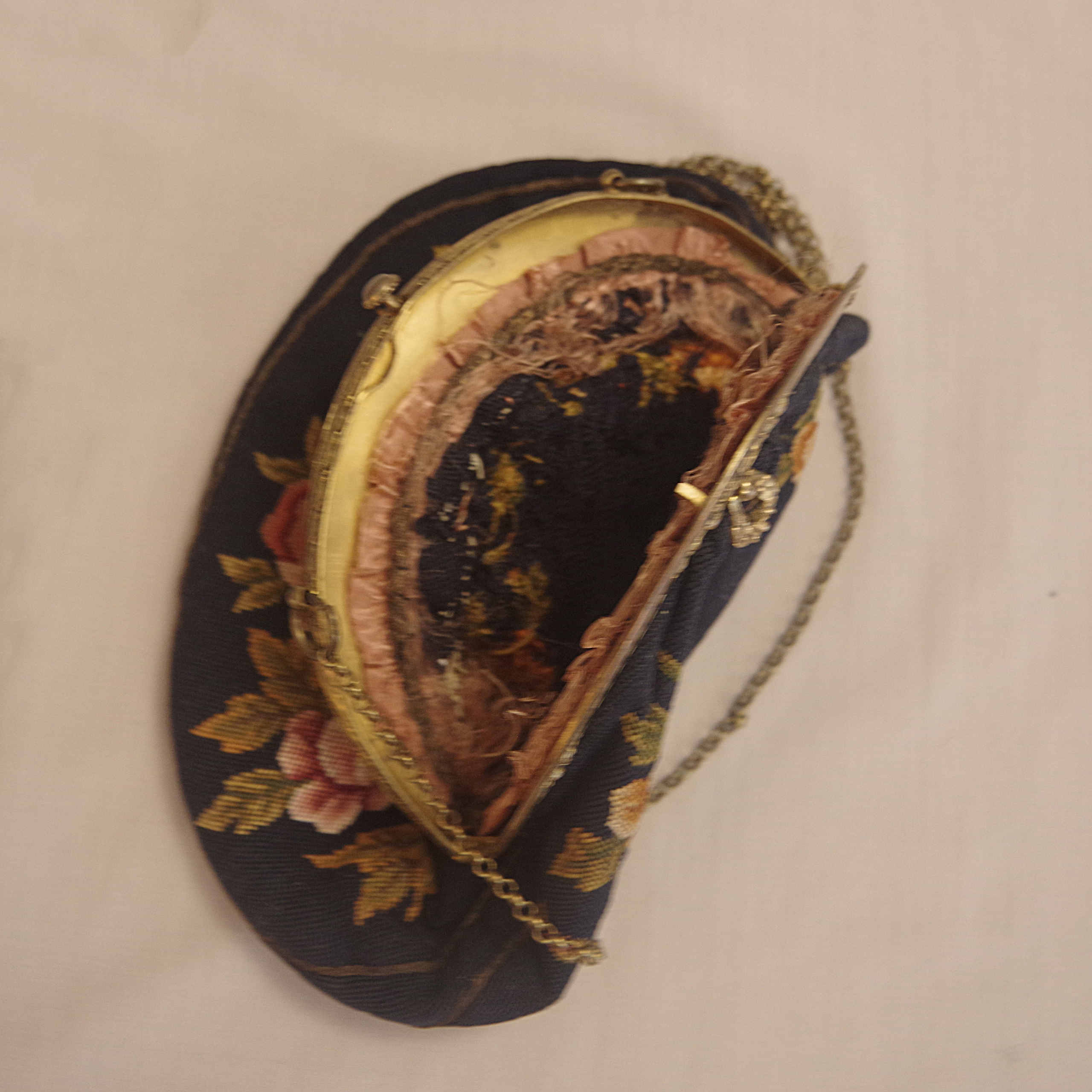 Redbag. Современнные и актикварные украшения в Барселоне, Москве и Санкт-Петербурге