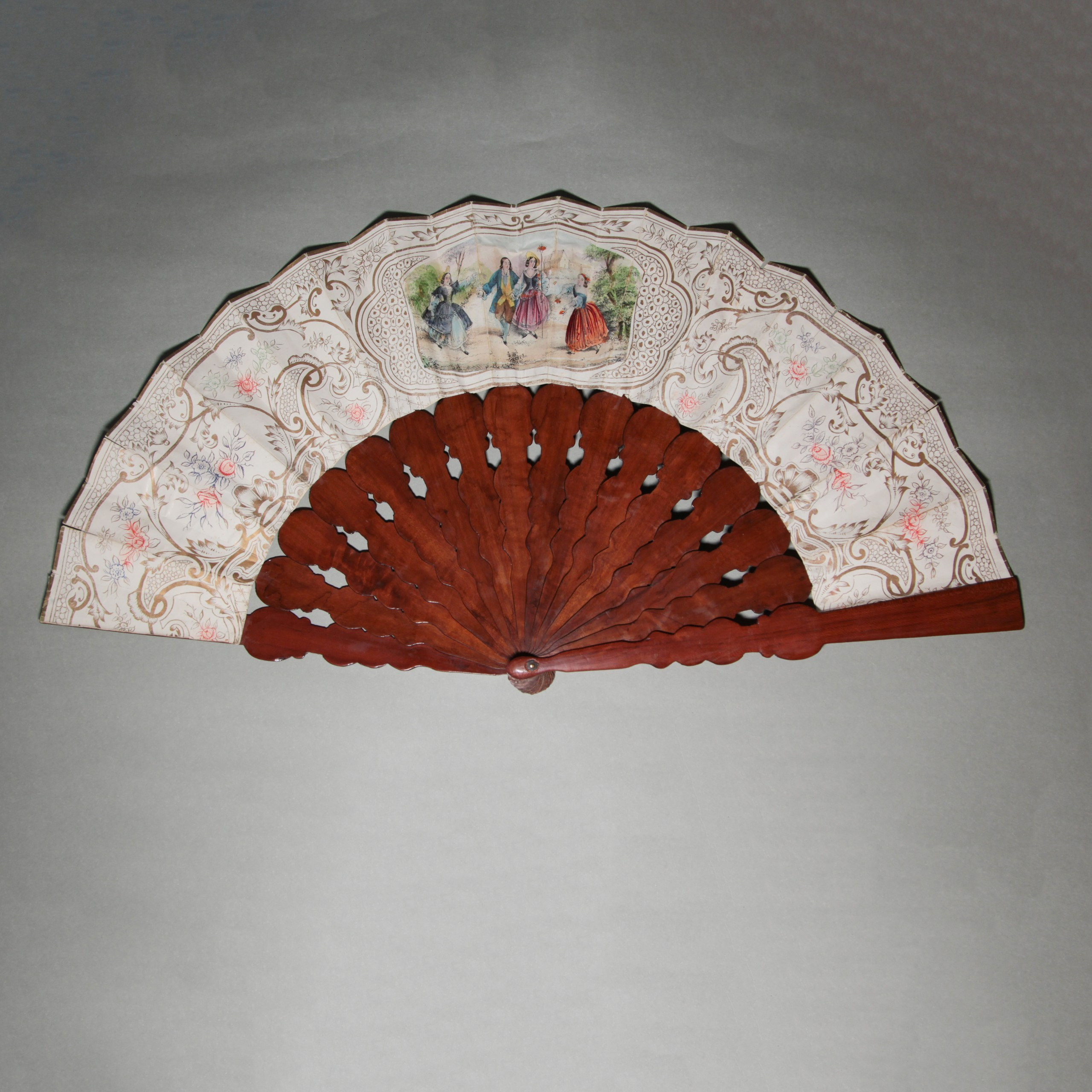 Woodfan. Современнные и актикварные украшения в Барселоне, Москве и Санкт-Петербурге