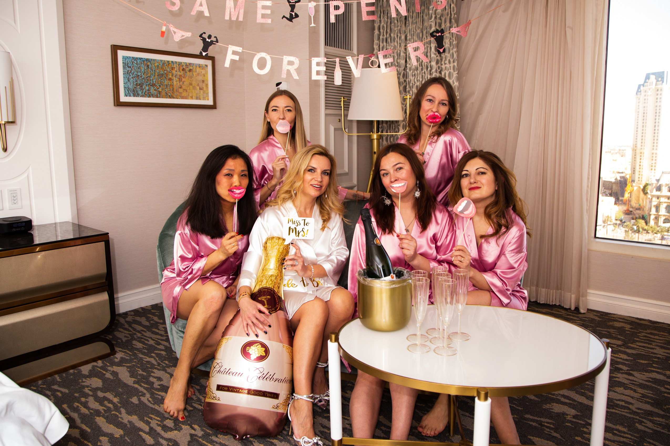 Bachelorette Party in Vegas. Wedding & elopement photographer Viktoriya Kravtsov. Las Vegas