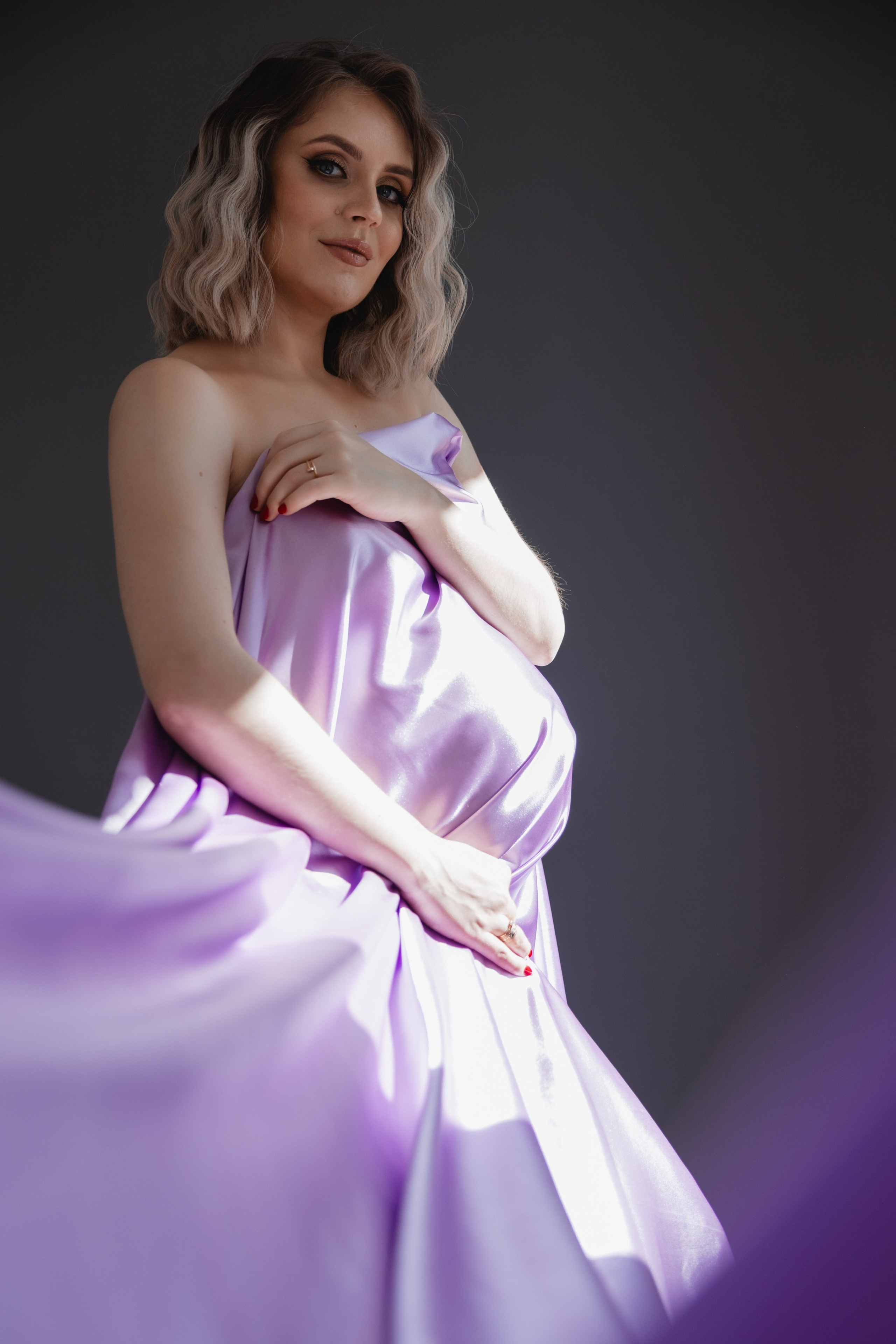 Babybauch Shooting im Fotostudio | Schwangerschaftsfotos in Bochum. Hochzeitsfotografin Bochum | Halyna Reiche Fotografie NRW