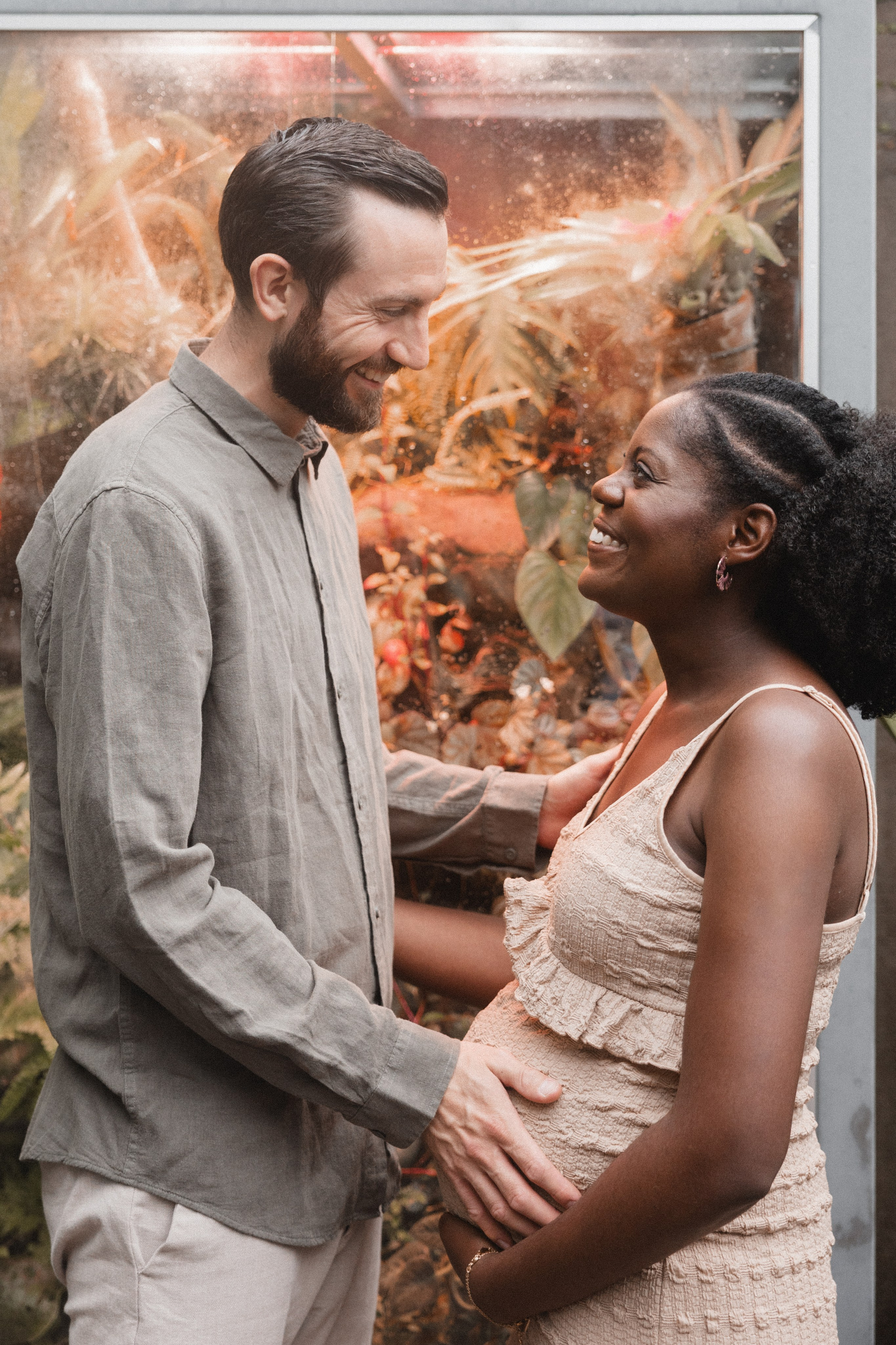 Babybauch Shooting im Botanischen Garten Bochum | Reiche Fotografie. Hochzeitsfotografin Bochum | Halyna Reiche Fotografie NRW
