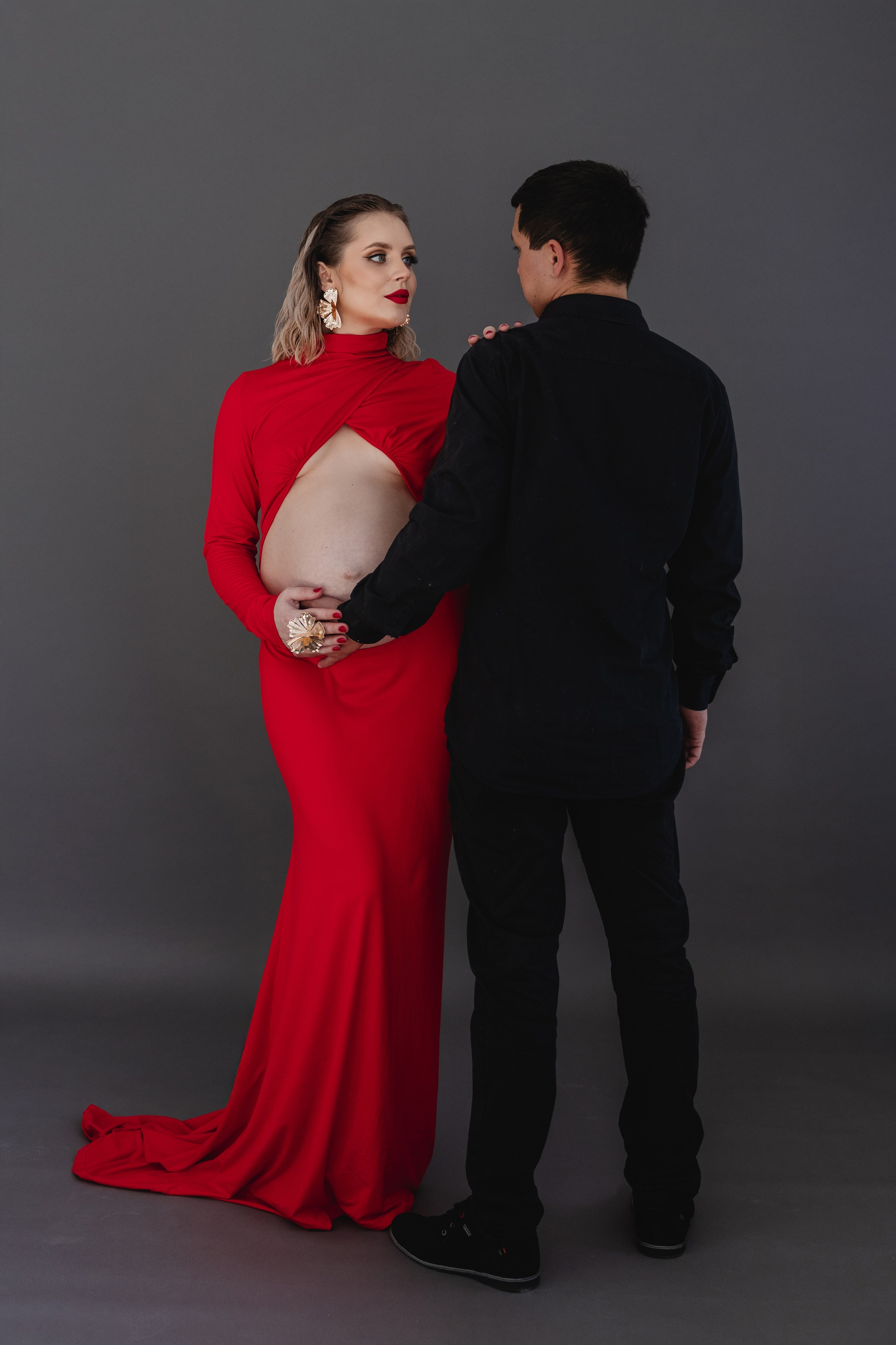 Babybauch Shooting im Fotostudio | Schwangerschaftsfotos in Bochum. Hochzeitsfotografin Bochum | Halyna Reiche Fotografie NRW