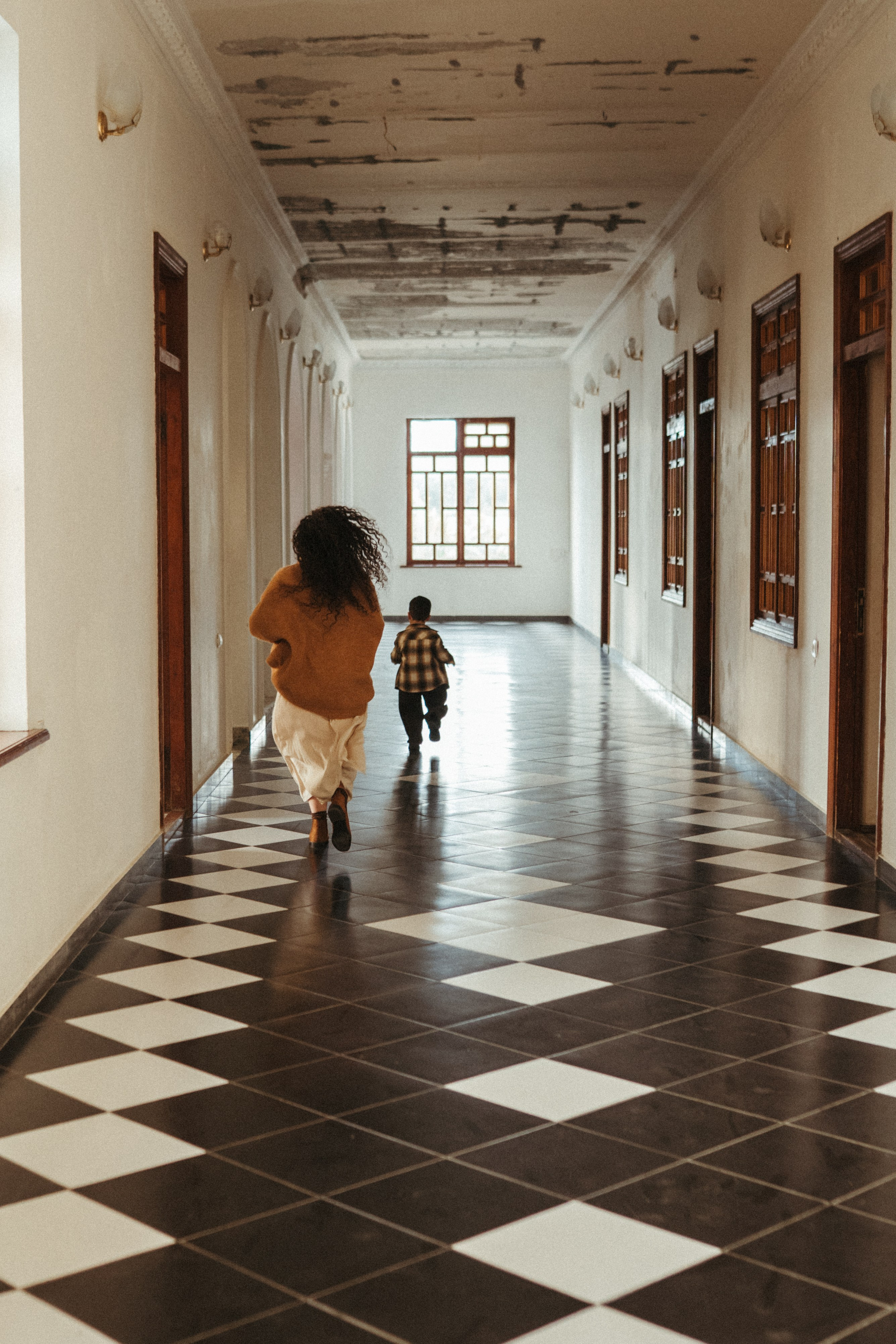 Lika and Anar. Family photographer in Saudi Arabia