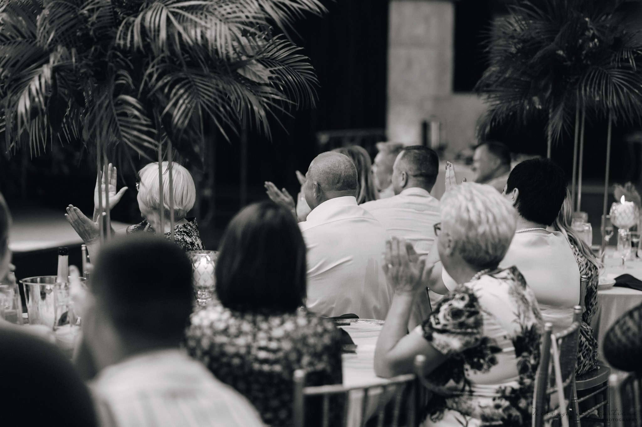 Vestuvinė fotosesija Kaune, Vienybės aikštėje, prie Lietuvos banko