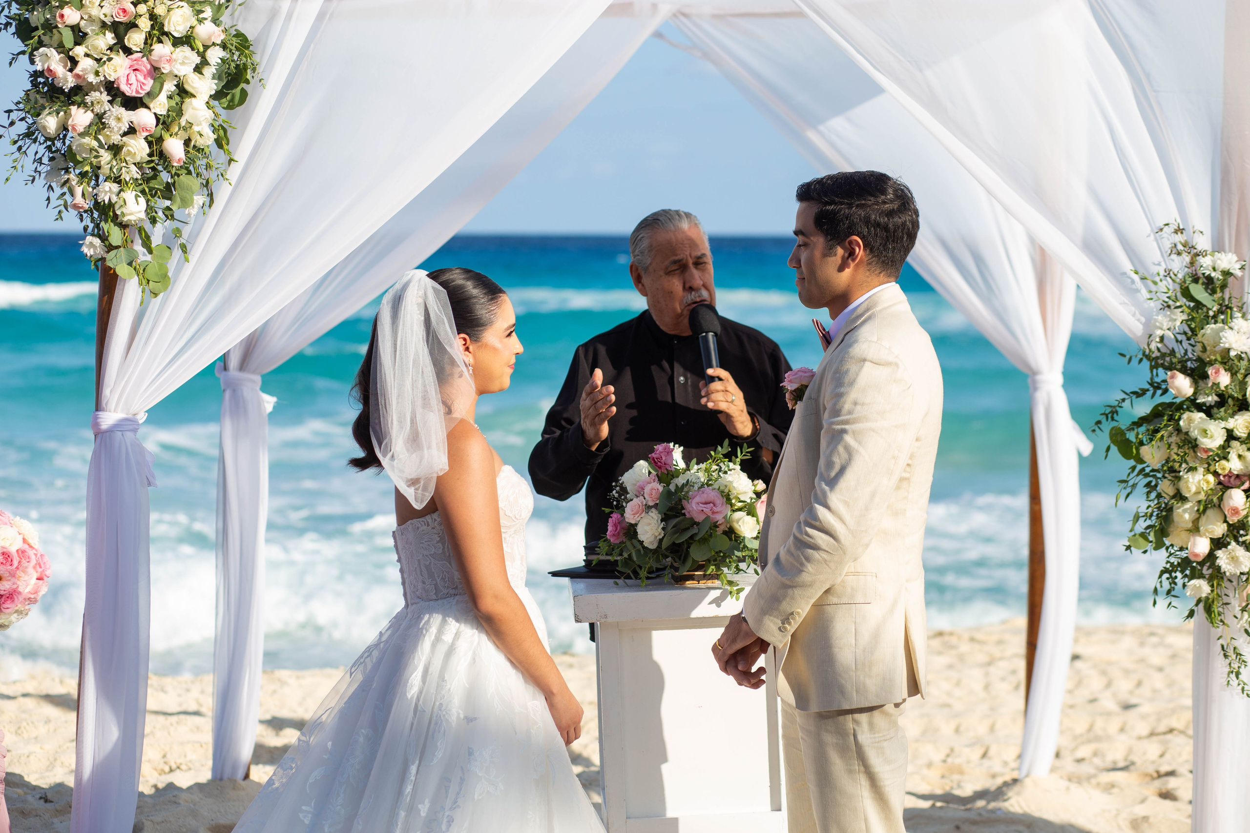 Wedding Photo Cancun. Alfredo Vazquez Wedding Films & Photography | Mexico & Destination Weddings
