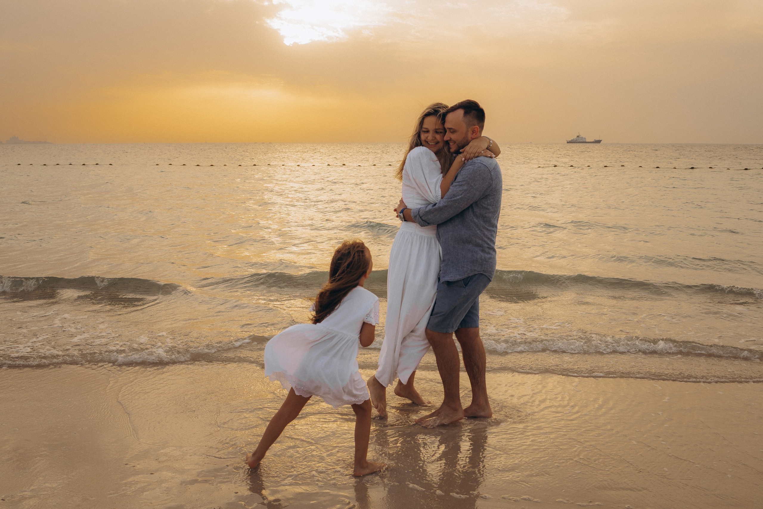 Golden hour family. Birth, Family, Newborn photographer in Dubai| Eliza Baitikova