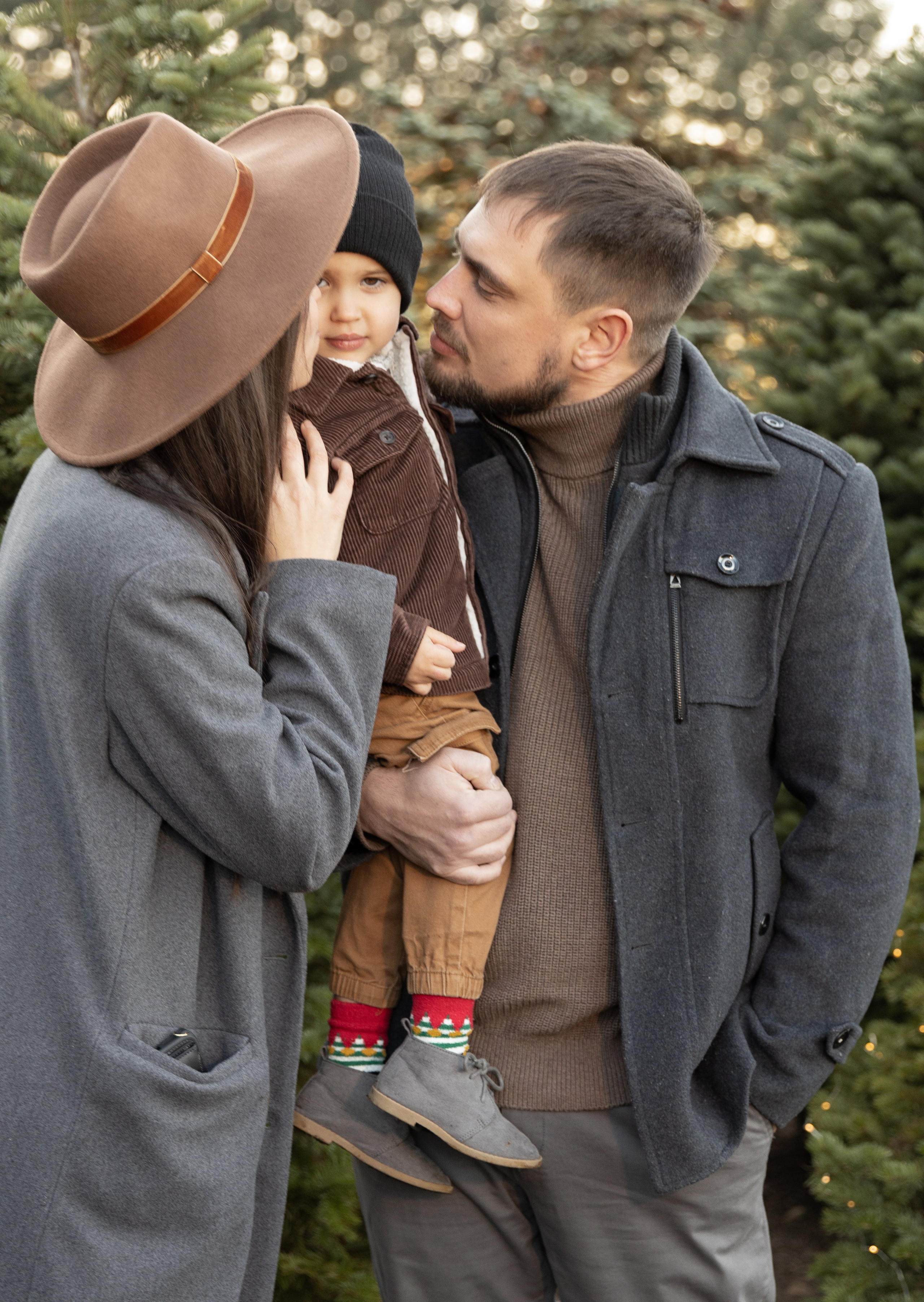 Christmas tree farm. Family and Wedding photographer