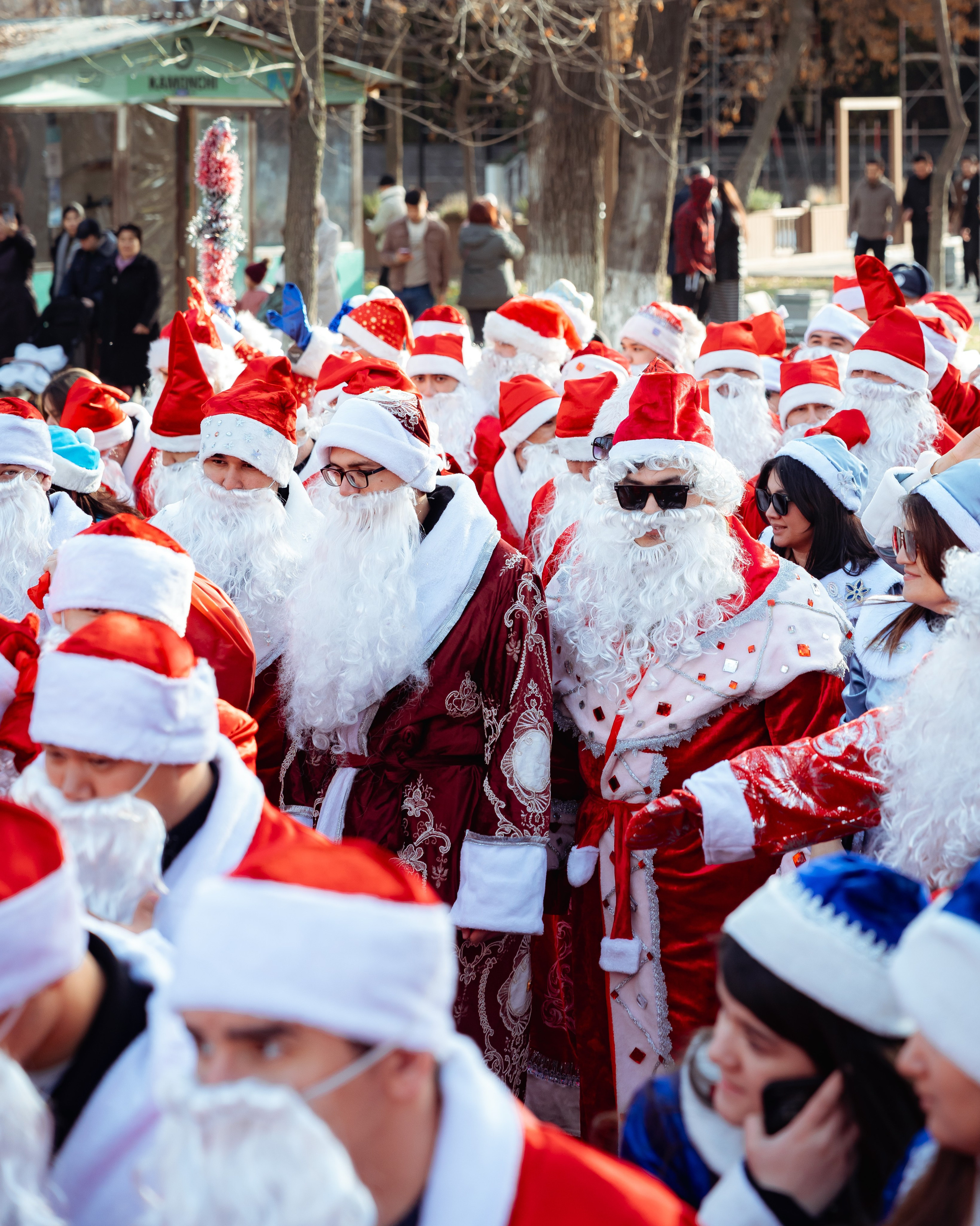 Парад Дедов Морозов. Георгий Намазов | Фотограф в Ташкенте