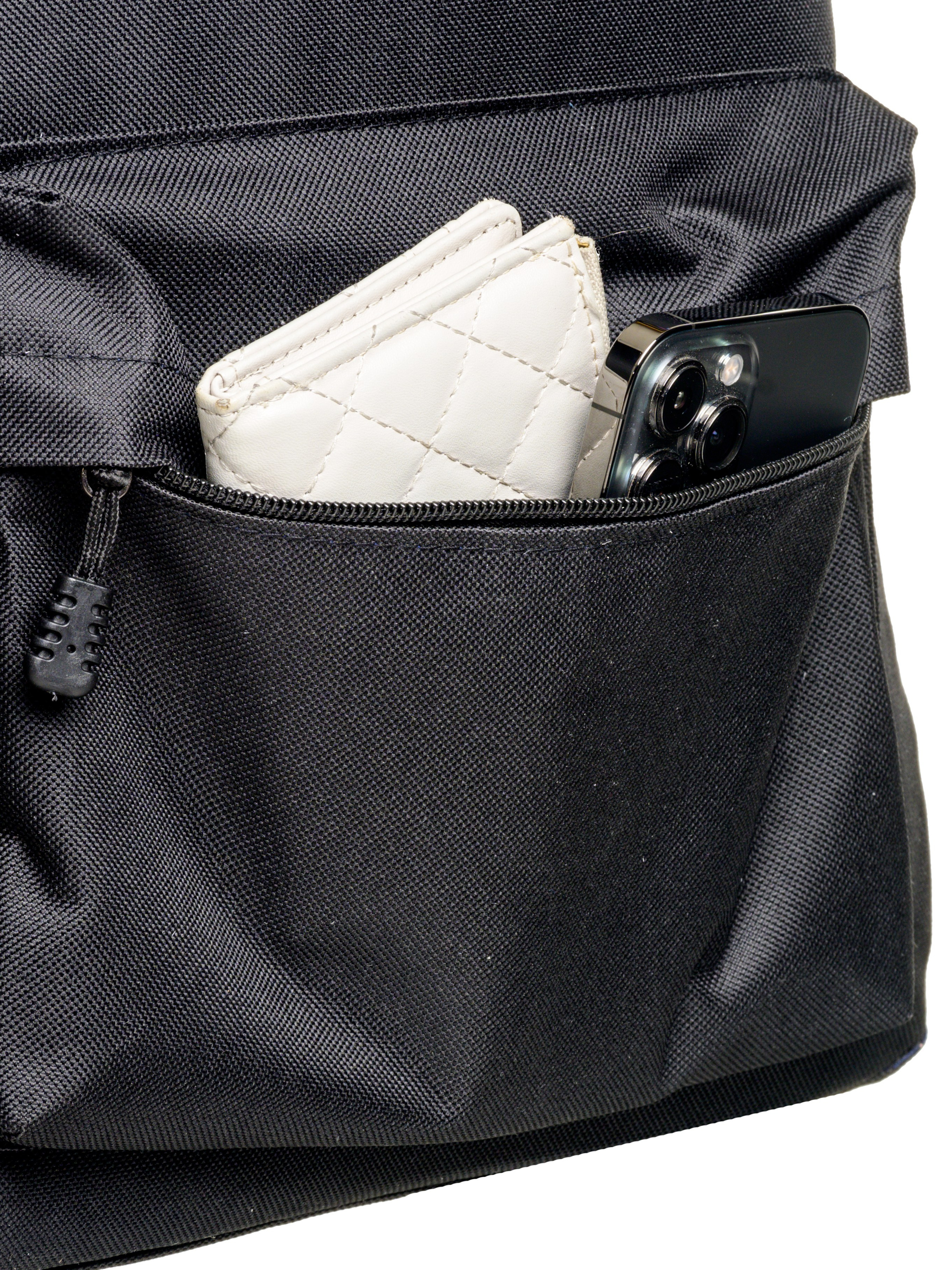 Backpack. Fotograf Dmitrii Donets