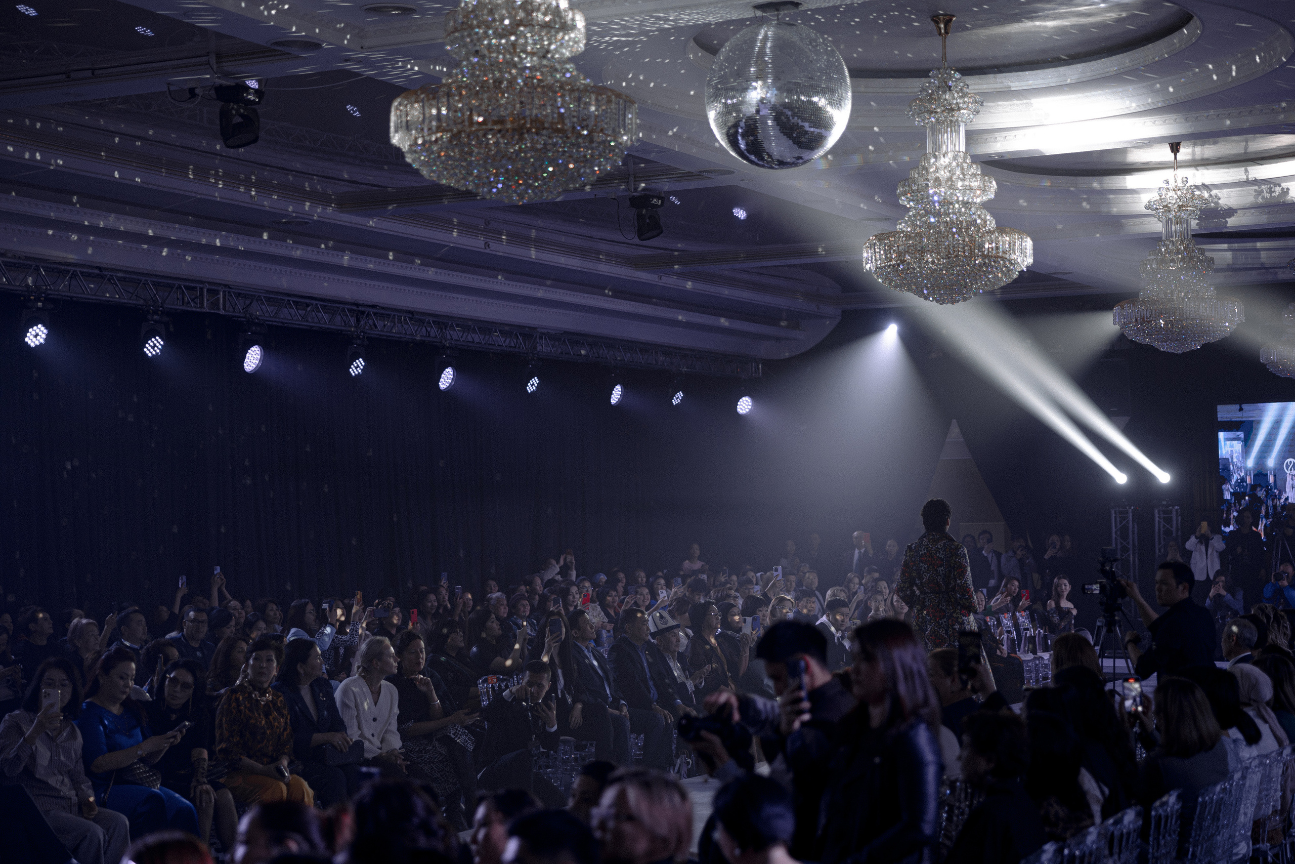 BAIRA | Fashion Show. Азимжан Нуритдинходжаев — свадебный фотограф