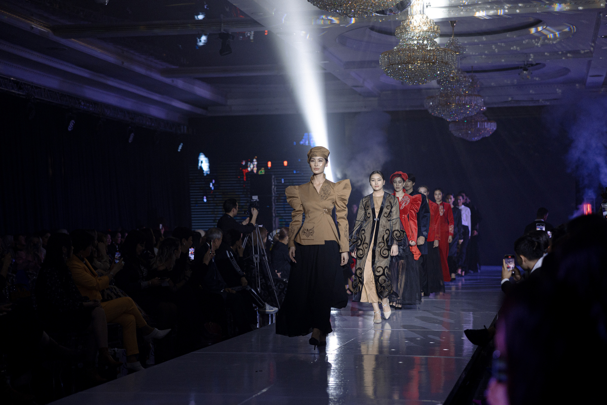 BAIRA | Fashion Show. Азимжан Нуритдинходжаев — свадебный фотограф