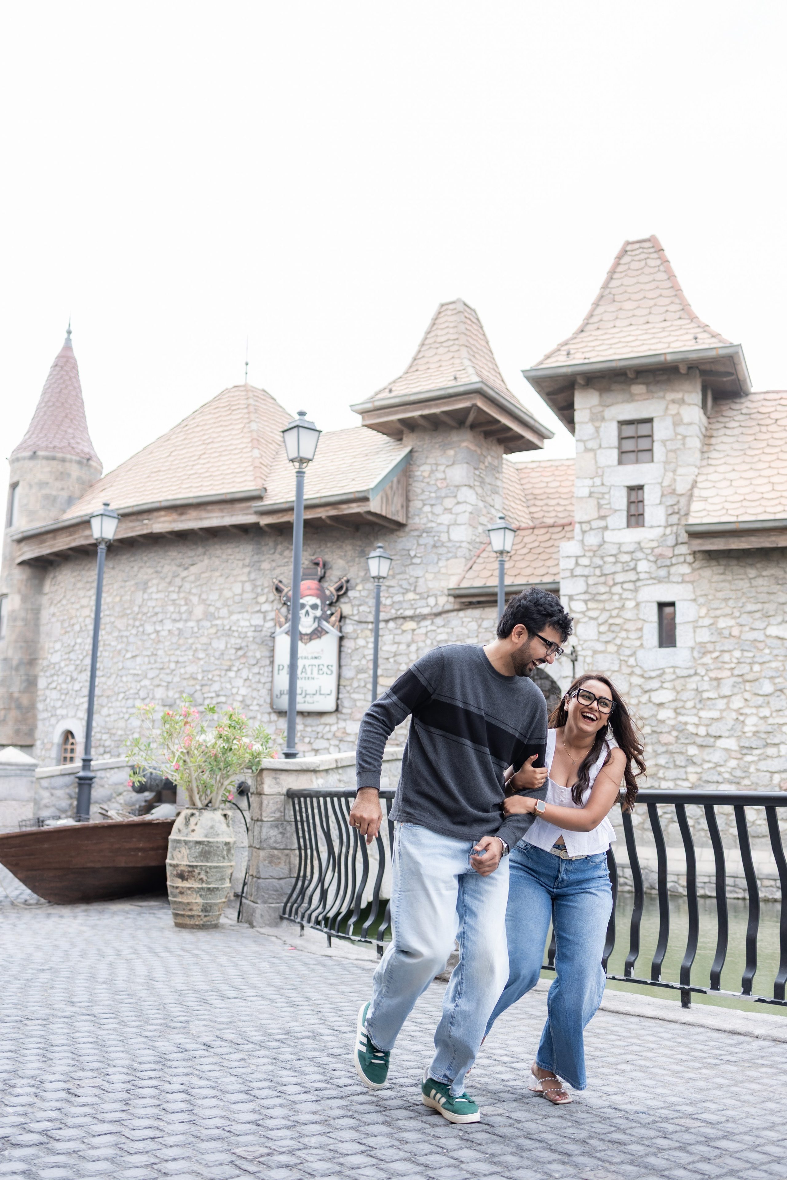 COUPLE SESSIONS. Love Emotions Weddings