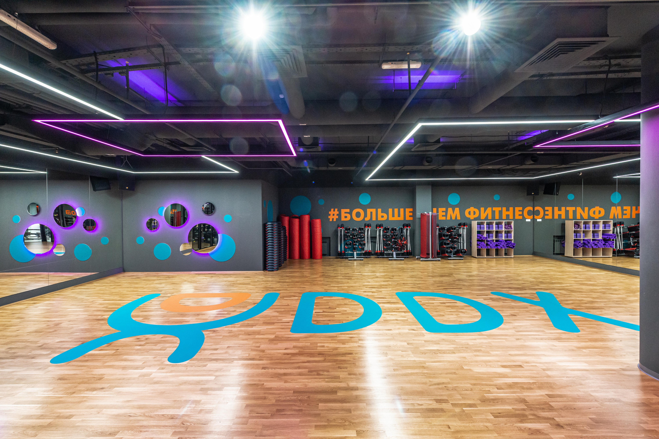 Фитнес-клуб DDX Fitness на ул. Лескова. ФОТОГРАФ МЕКСИКА КИНТАНА-РОО