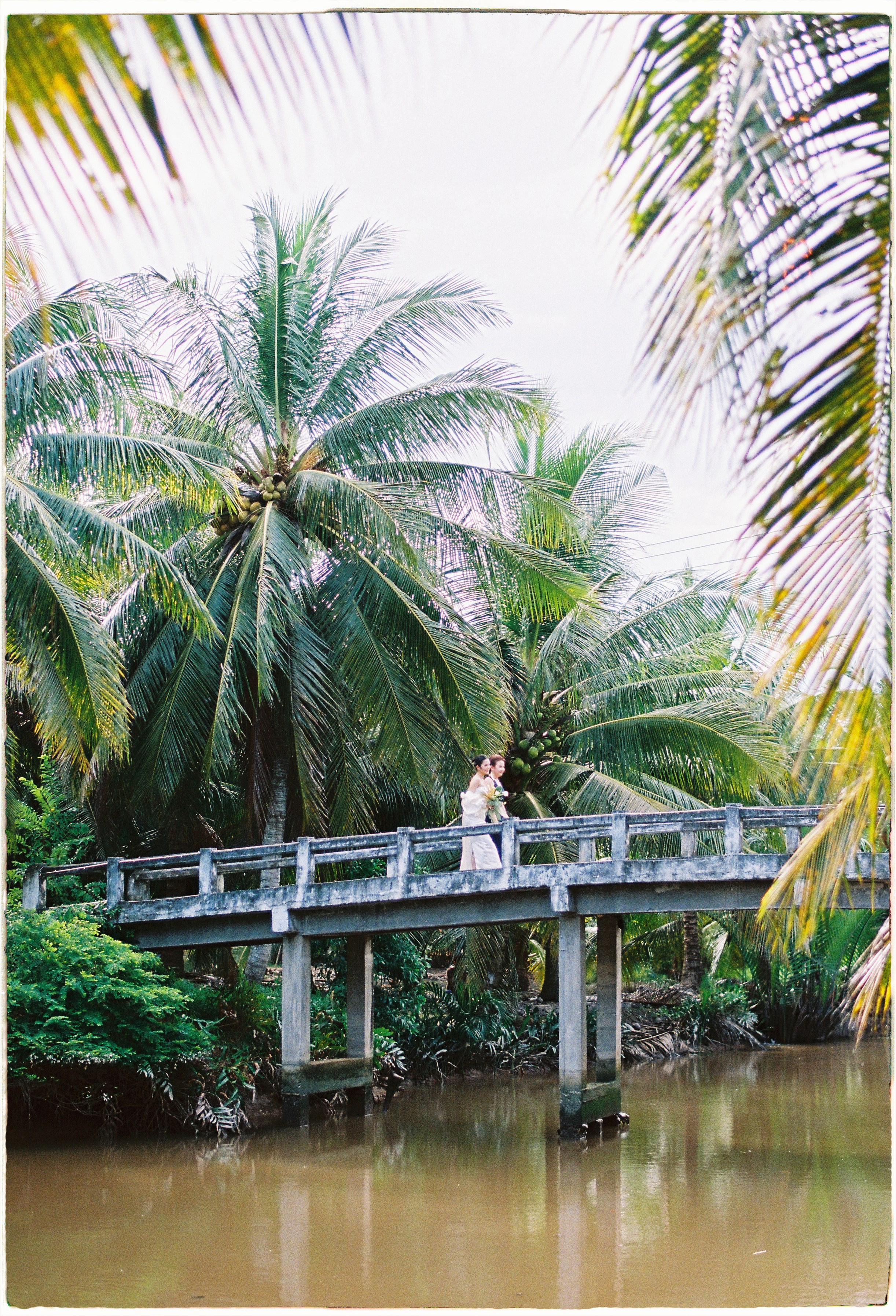 Khâm & Châu. Cam Images