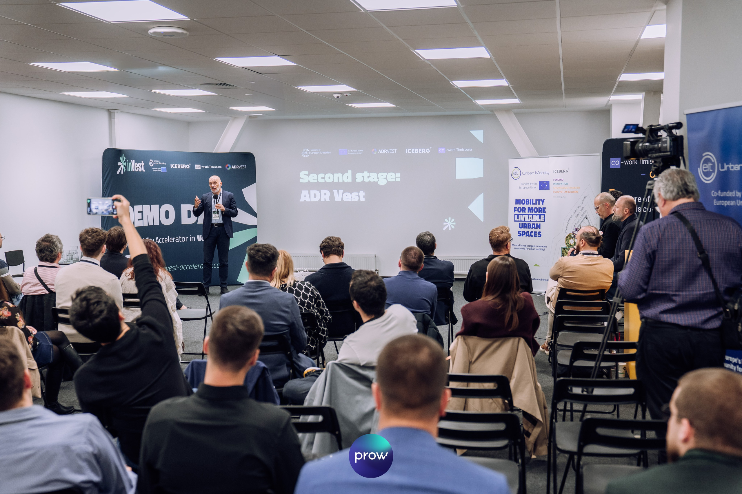 InVest DemoDay @ Cowork. Cozac Cristian Photographer