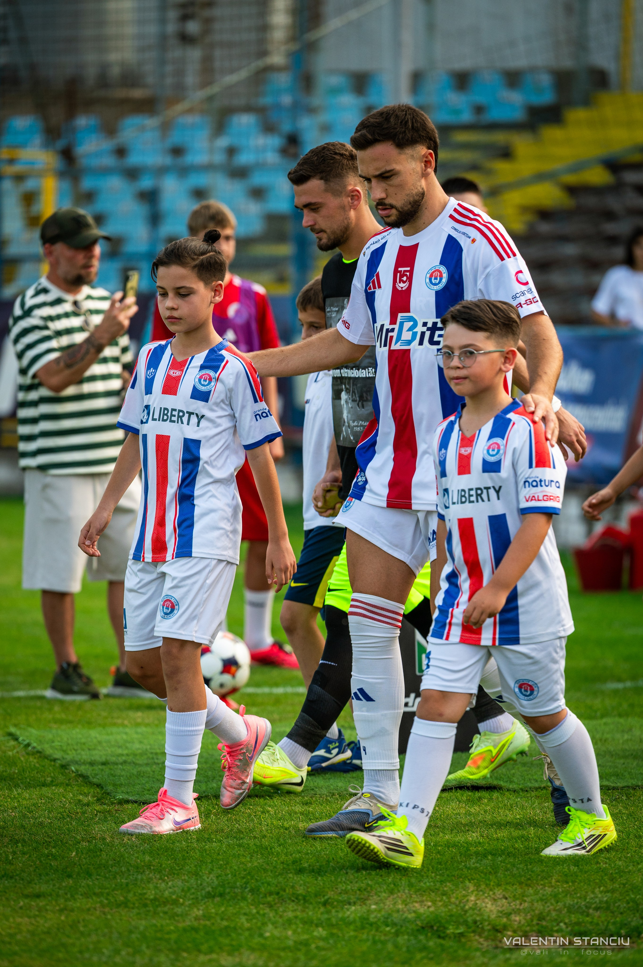 Otelul Galati — CFR Cluj. Fotograf de Sport, Portret, Produs, Corporate, Cultural și Evenimente în Galați | Valentin Stanciu