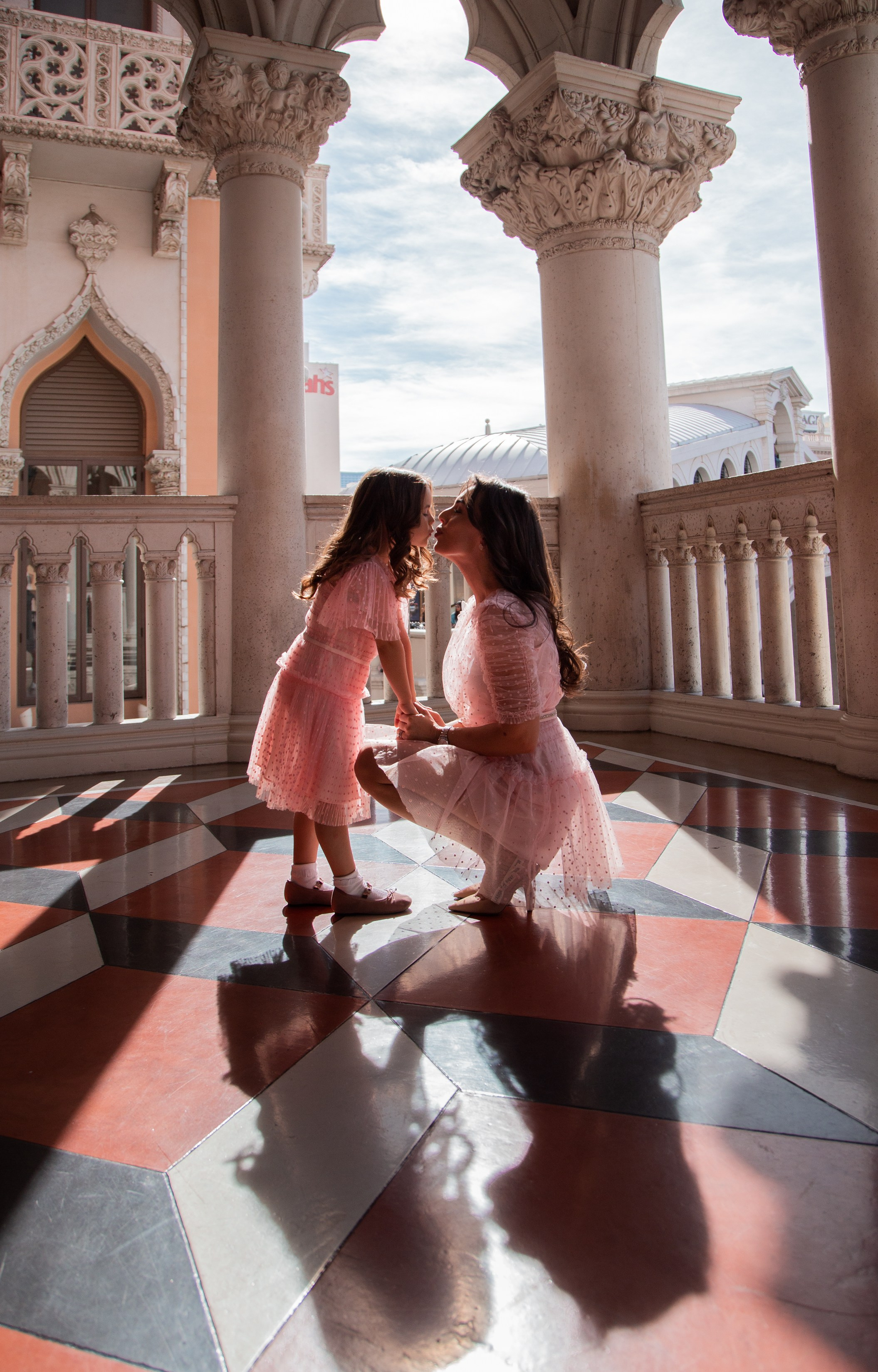 Julia & Kate. Wedding & elopement photographer Viktoriya Kravtsov. Las Vegas