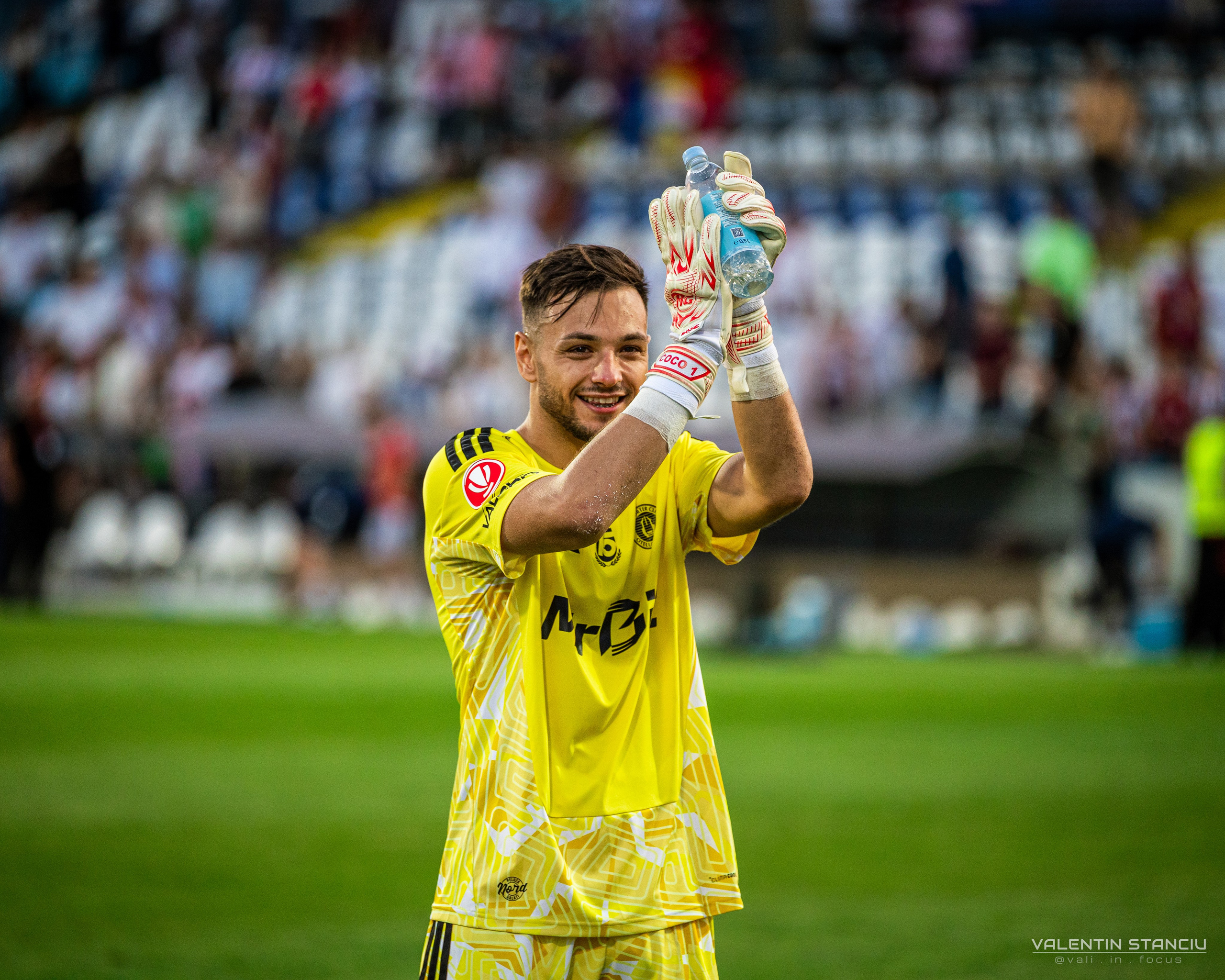 Otelul Galati — CFR Cluj. Fotograf de Sport, Portret, Produs, Corporate, Cultural și Evenimente în Galați | Valentin Stanciu