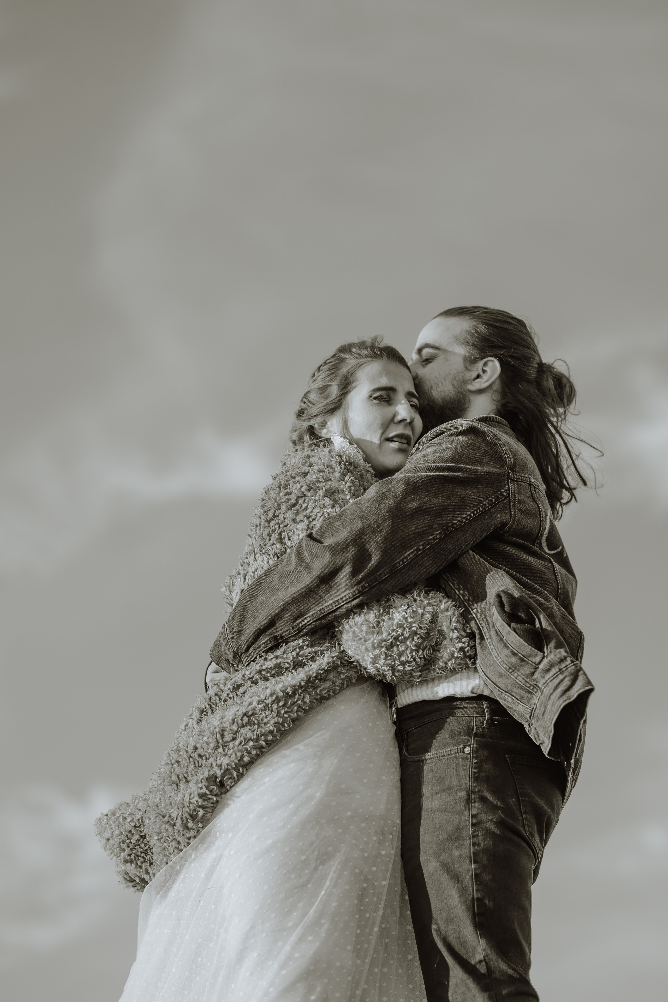 Fotograf de nunta — documenting your love story with a touch of editorial — wedding photographer