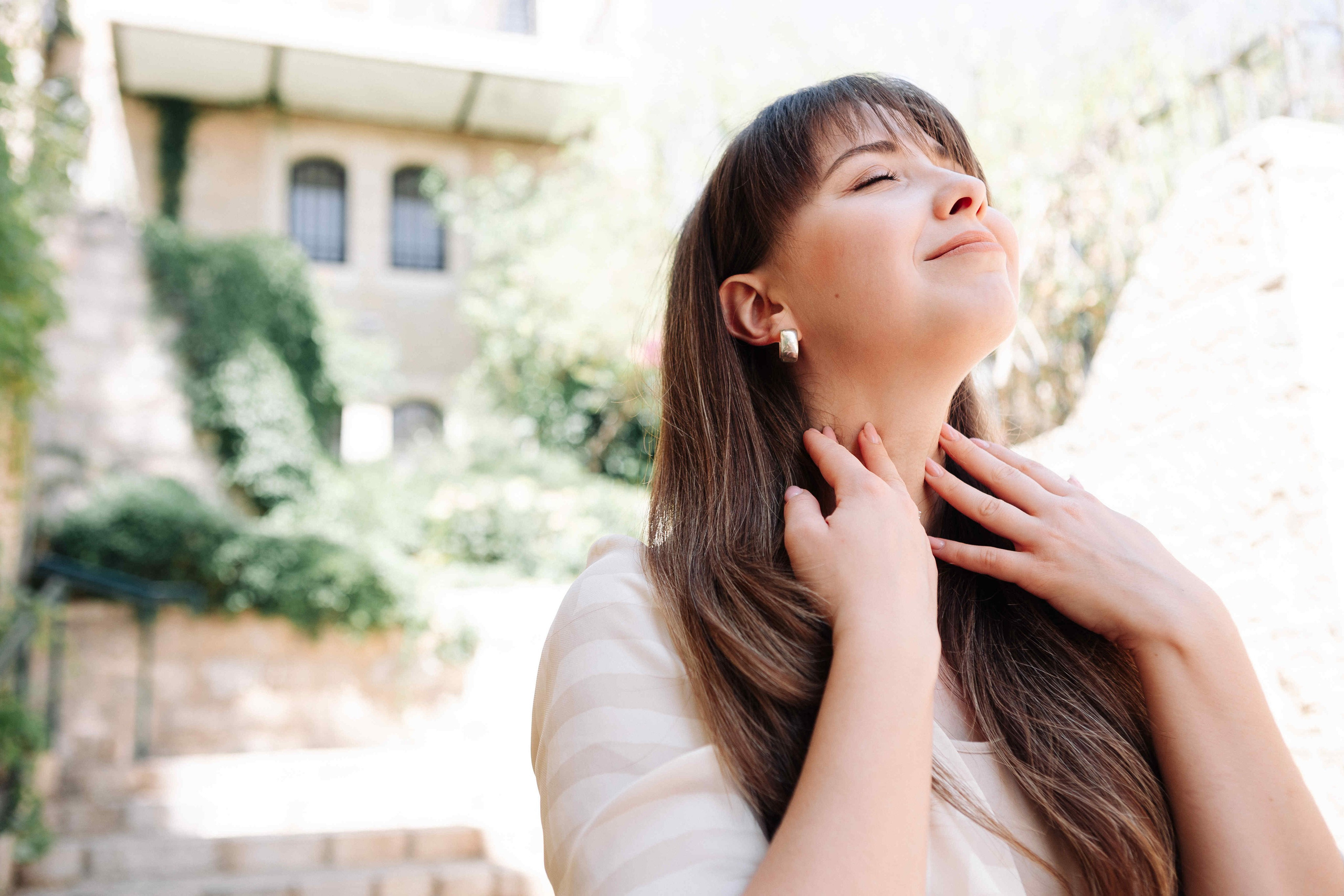 A MONTH AFTER THE WEDDING (morning). PHOTOGRAPHER IN ISRAEL