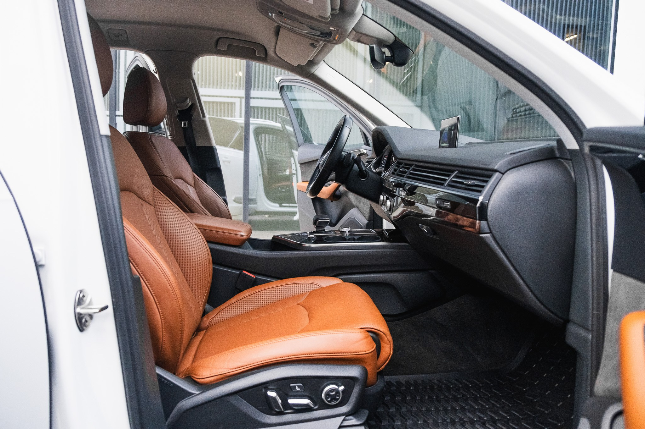 AUDI Q7. LOHA VISUALS — AUTOMOTIVE PHOTOGRAPHY