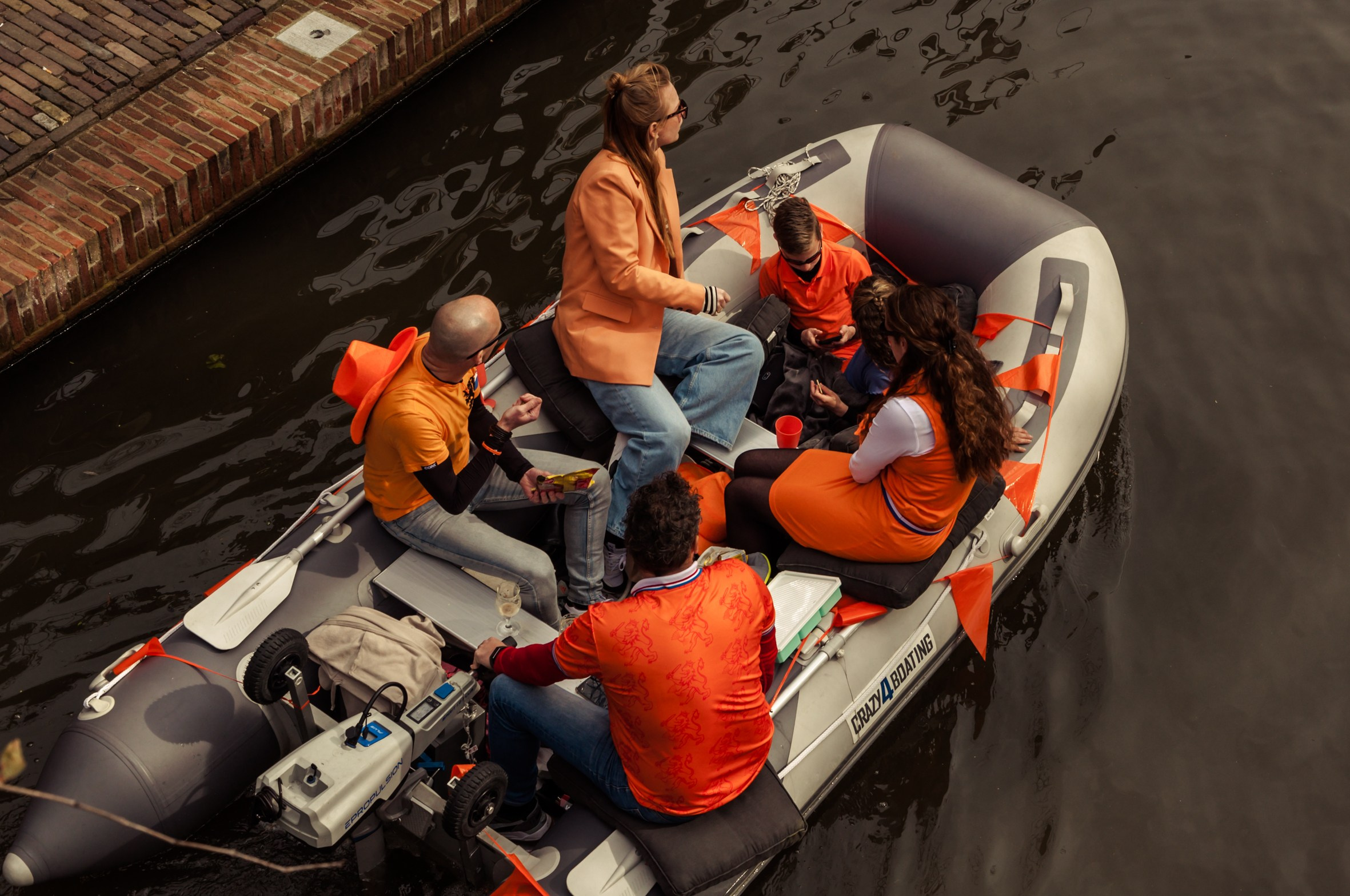 King's Day street photography. Éclat Photos. Exclusive portrait photography service