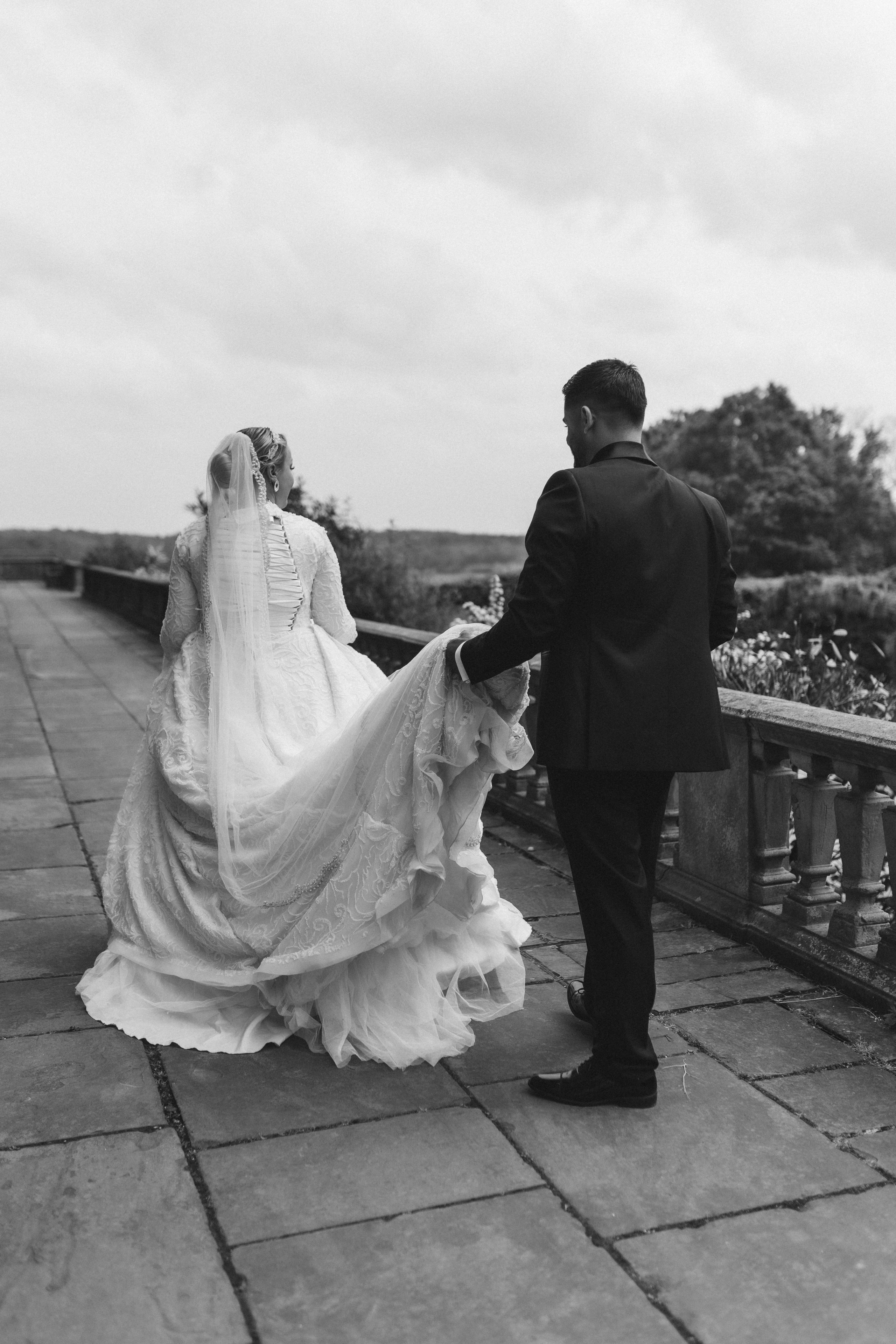 Love in the Garden. Wedding and Portrait Photographer Evie Moon