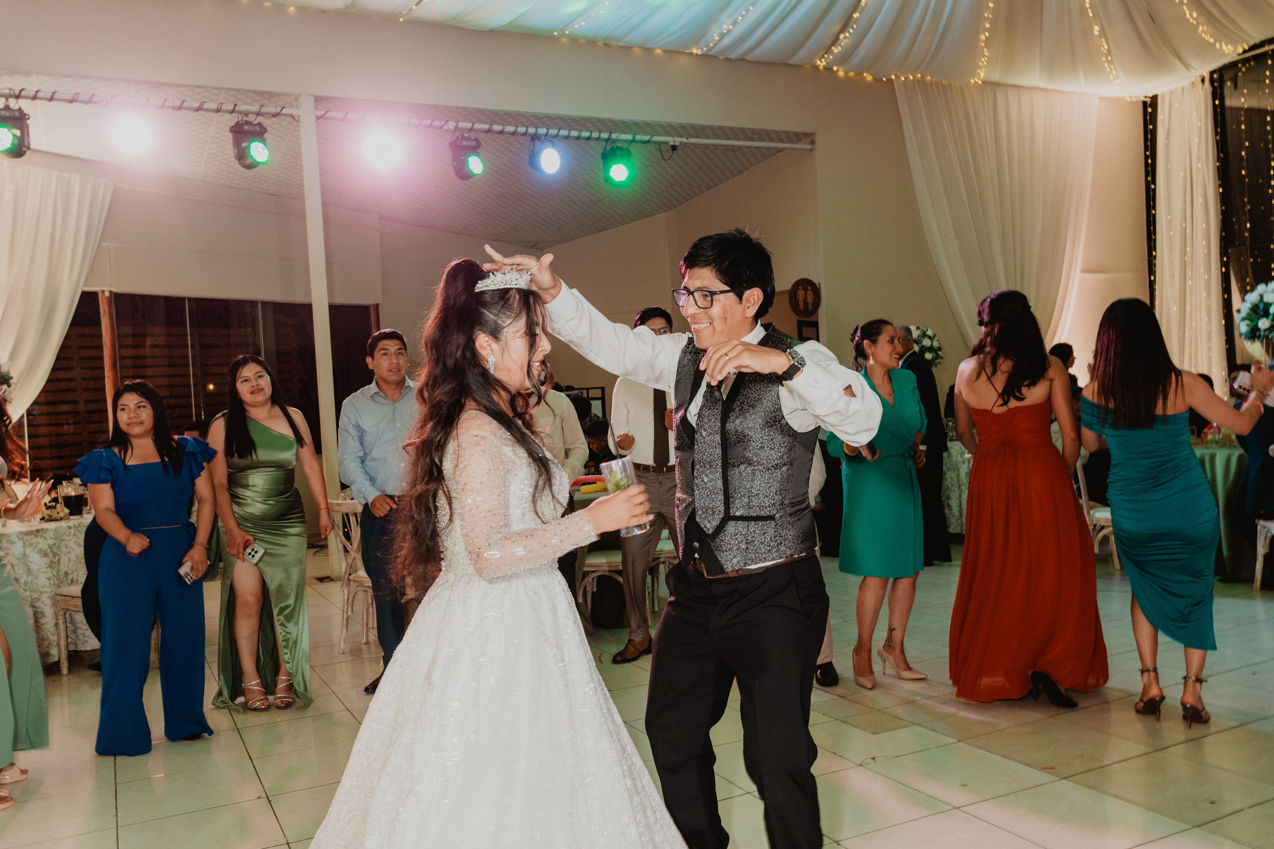 FERNANDO + MARIBEL | BODA RELIGIOSA. Studio KVTA | Fotografía y Video de Bodas en Arequipa