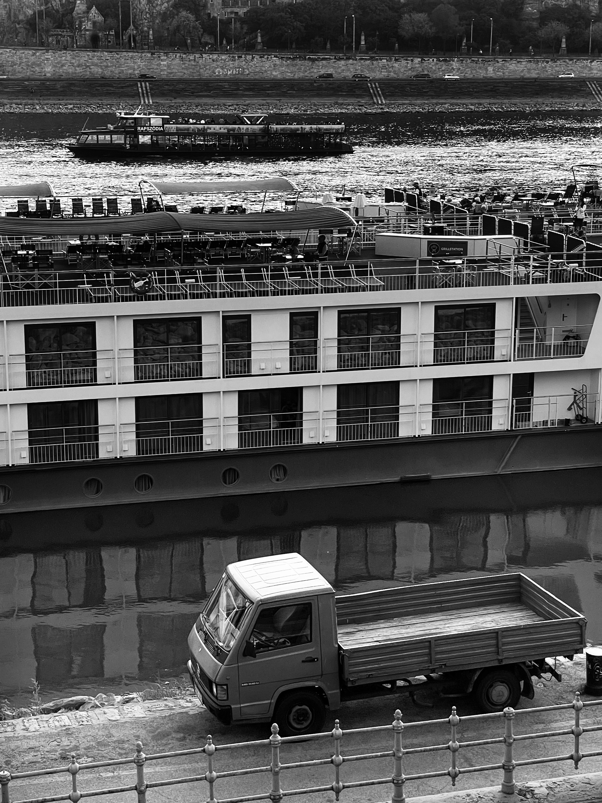 Port. Budapest 2026. IPHONE 12 PRO