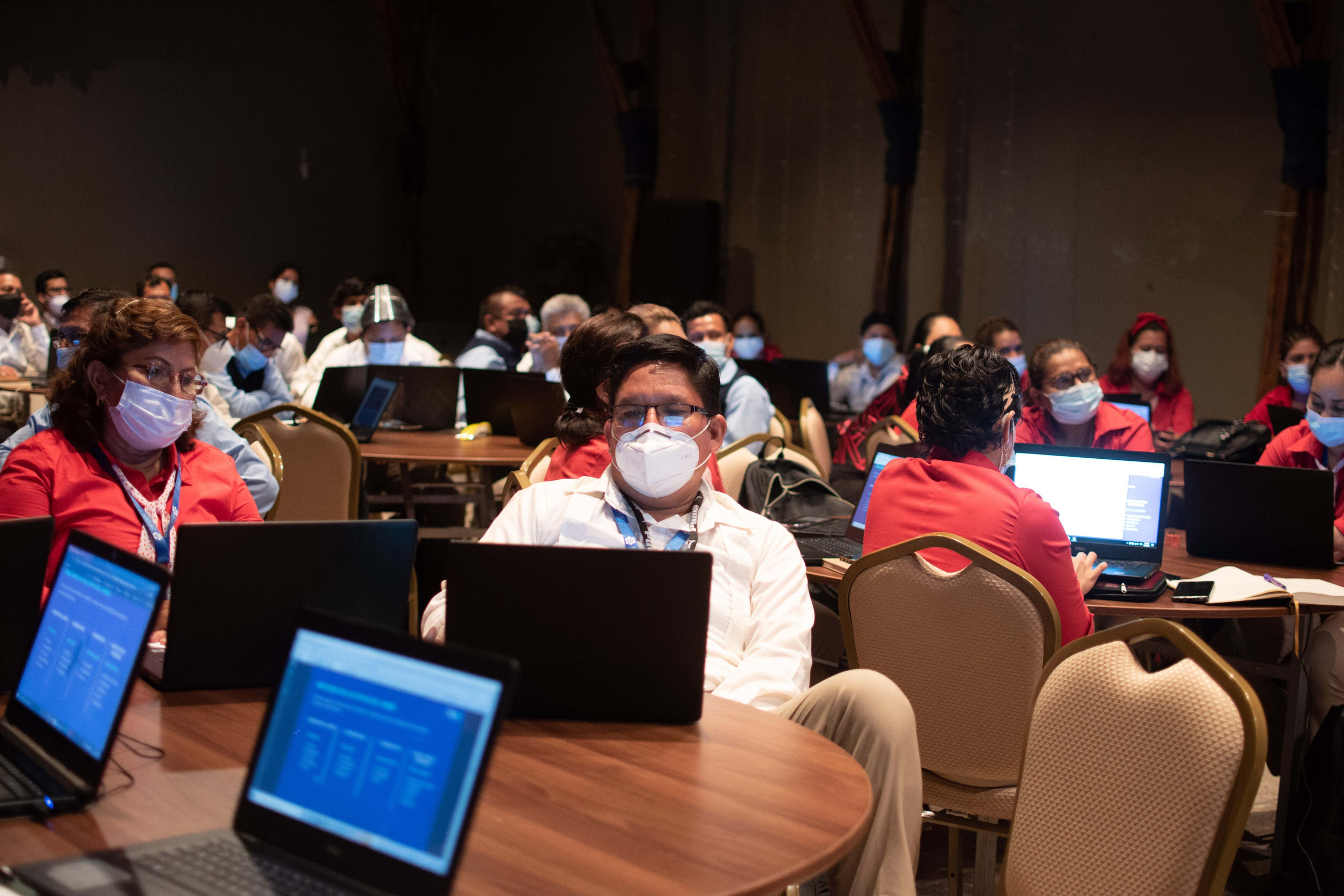 Corporativos. César Sifuentes - Fotógrafo