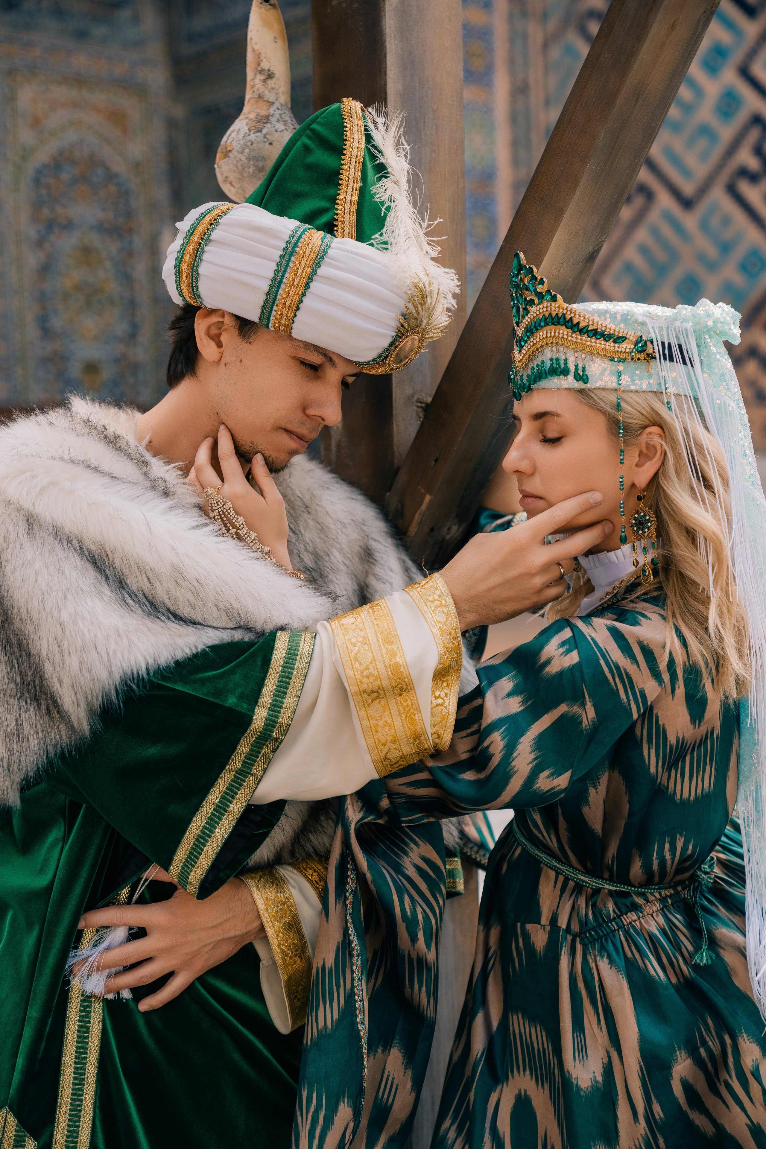 Фотосессия для туристов в национальных платьях — Узбекистан. Фотограф в Узбекистане и Самарканде Джасур Марупов