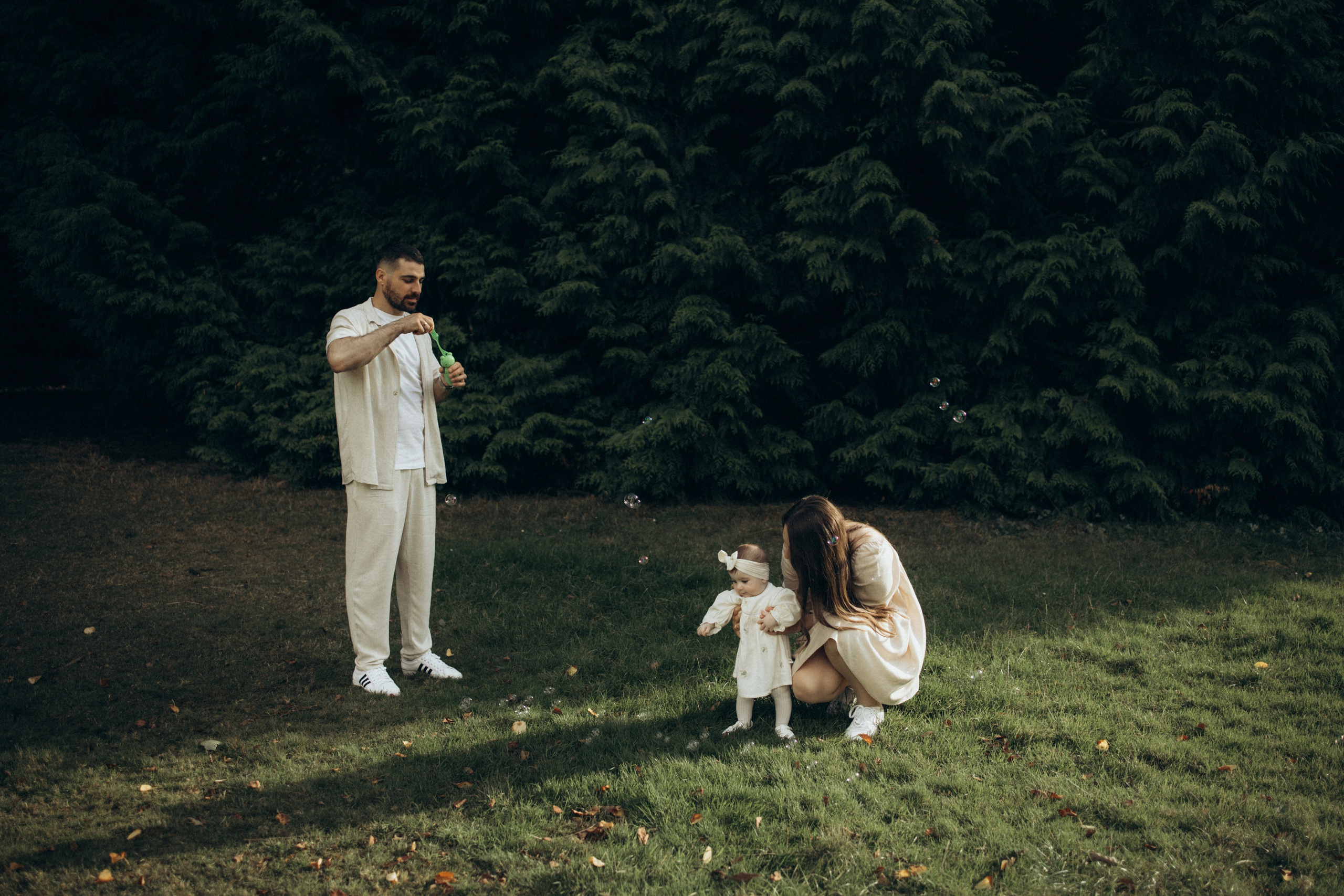 Pergola gardens. Photographer in Milton Keynes, Northampton & London — Wedding, Family & Portrait Photography