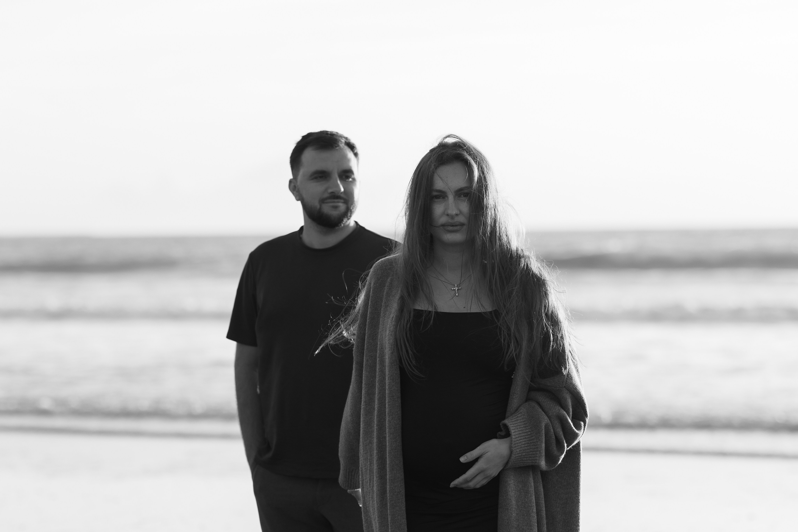 Sunset maternity photoshoot. Annah Louwagie — Lifestyle photographer for couples, families & brands | France & worldwide