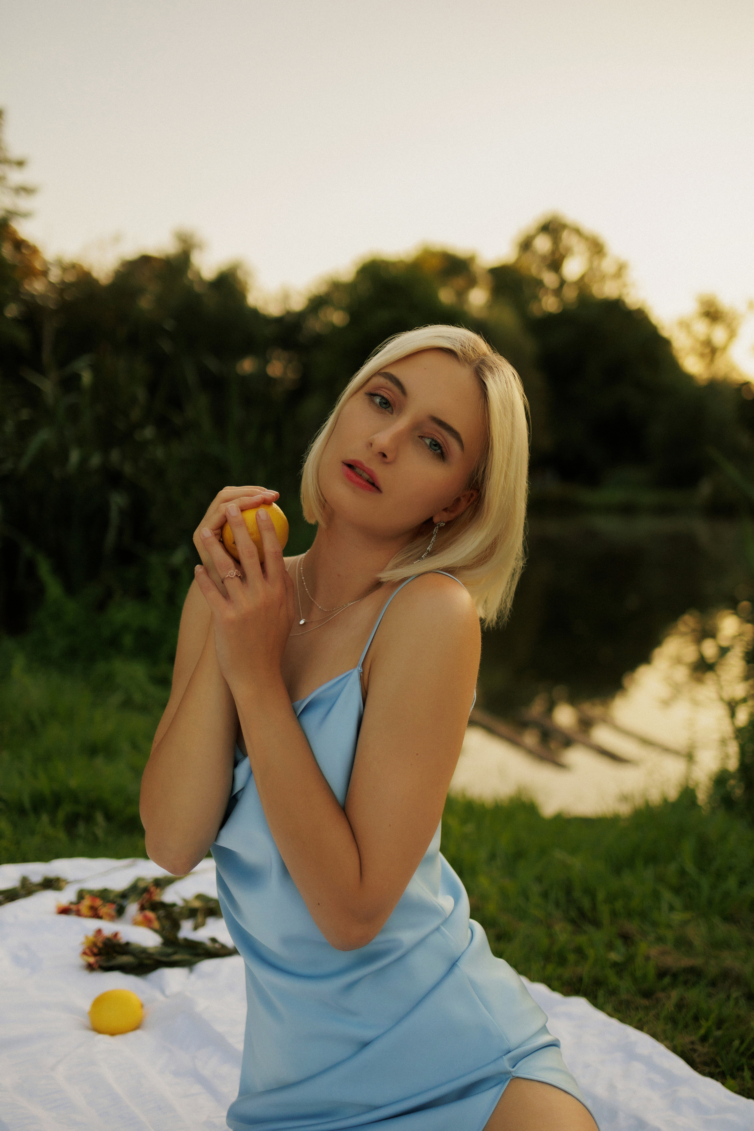 Golden Hour Picnic — Outdoor Portraits in Natural Light | Fresh, Feminine & Dreamy. Kristina Kozheltsova- Soulful Portrait&Lifestyle&Love Story Photographer in Leipzig, Germany