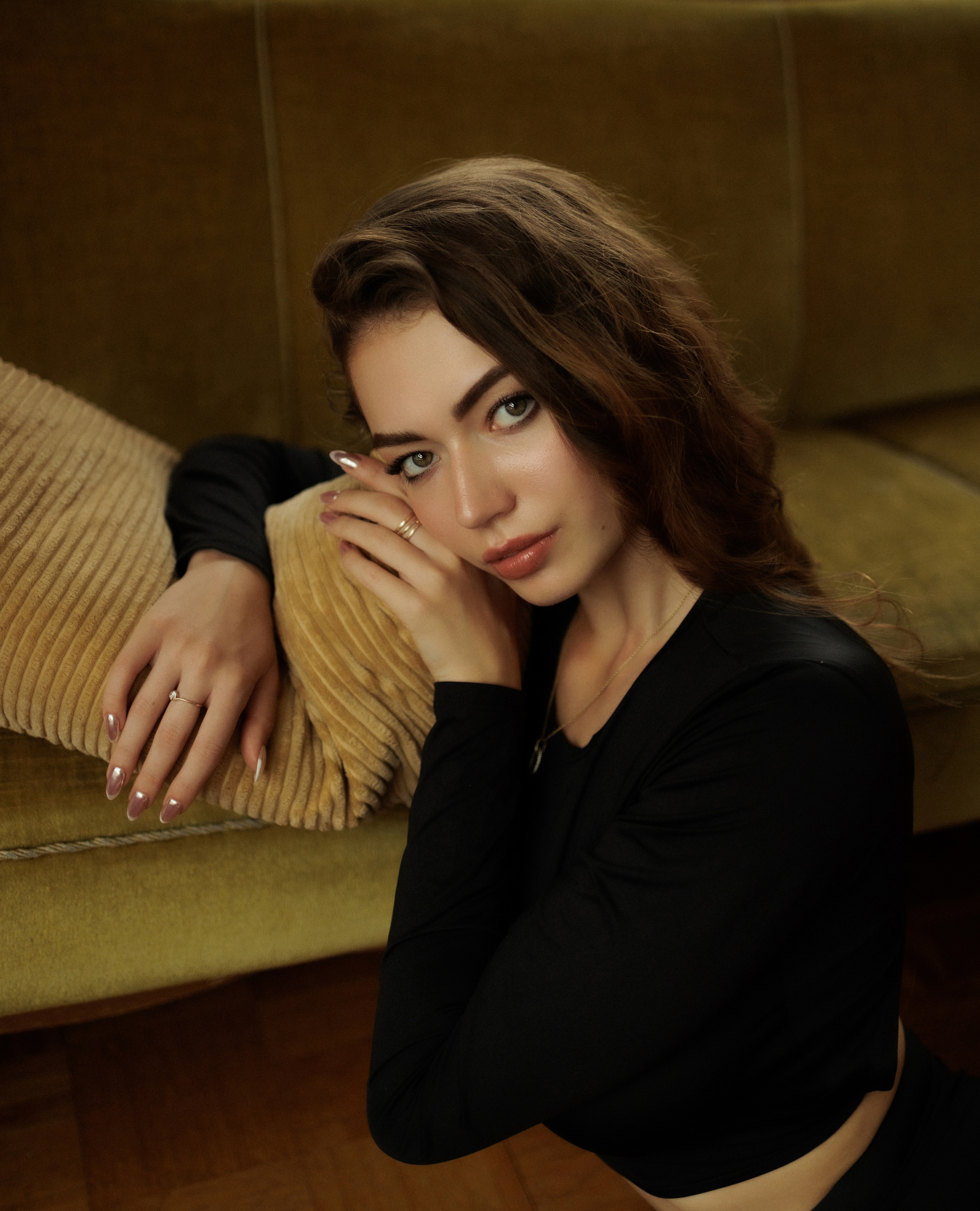 Bold Confidence — Editorial Indoor Portraits in Black. Feminine, Strong & Cinematic. Kristina Kozheltsova- Soulful Portrait&Lifestyle&Love Story Photographer in Leipzig, Germany