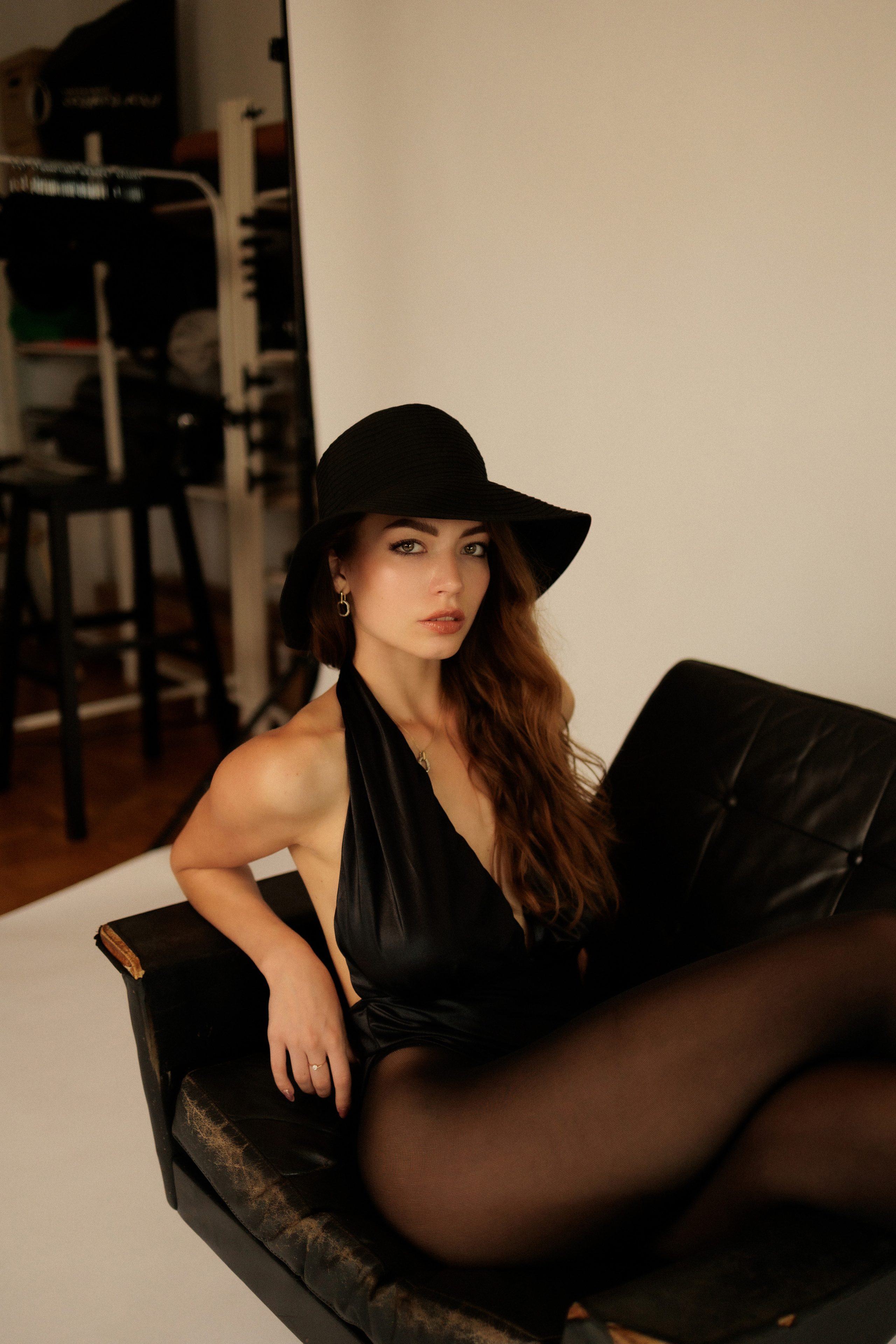 Bold Confidence — Editorial Indoor Portraits in Black. Feminine, Strong & Cinematic. Kristina Kozheltsova- Soulful Portrait&Lifestyle&Love Story Photographer in Leipzig, Germany