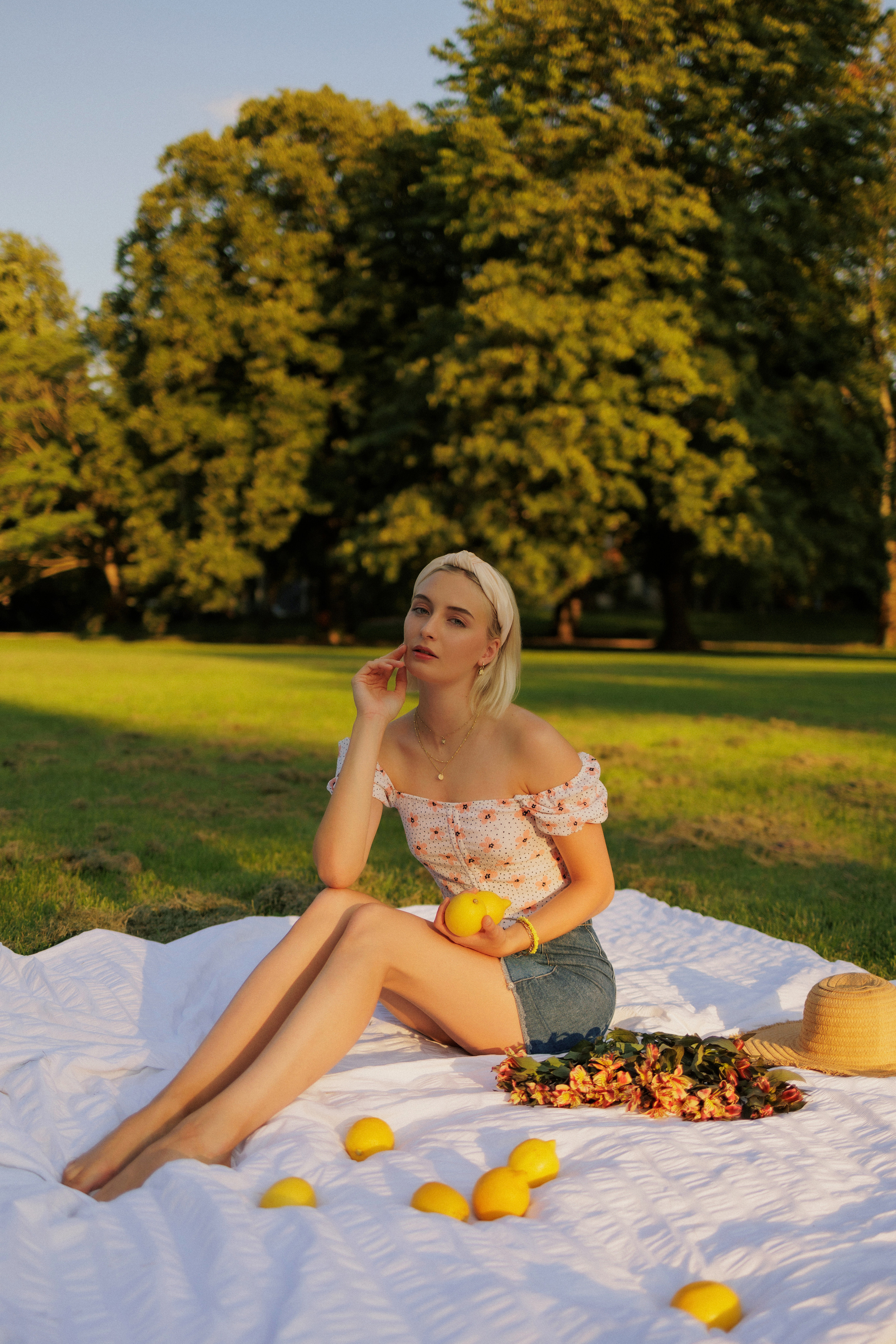 Golden Hour Picnic — Outdoor Portraits in Natural Light | Fresh, Feminine & Dreamy. Kristina Kozheltsova- Soulful Portrait&Lifestyle&Love Story Photographer in Leipzig, Germany