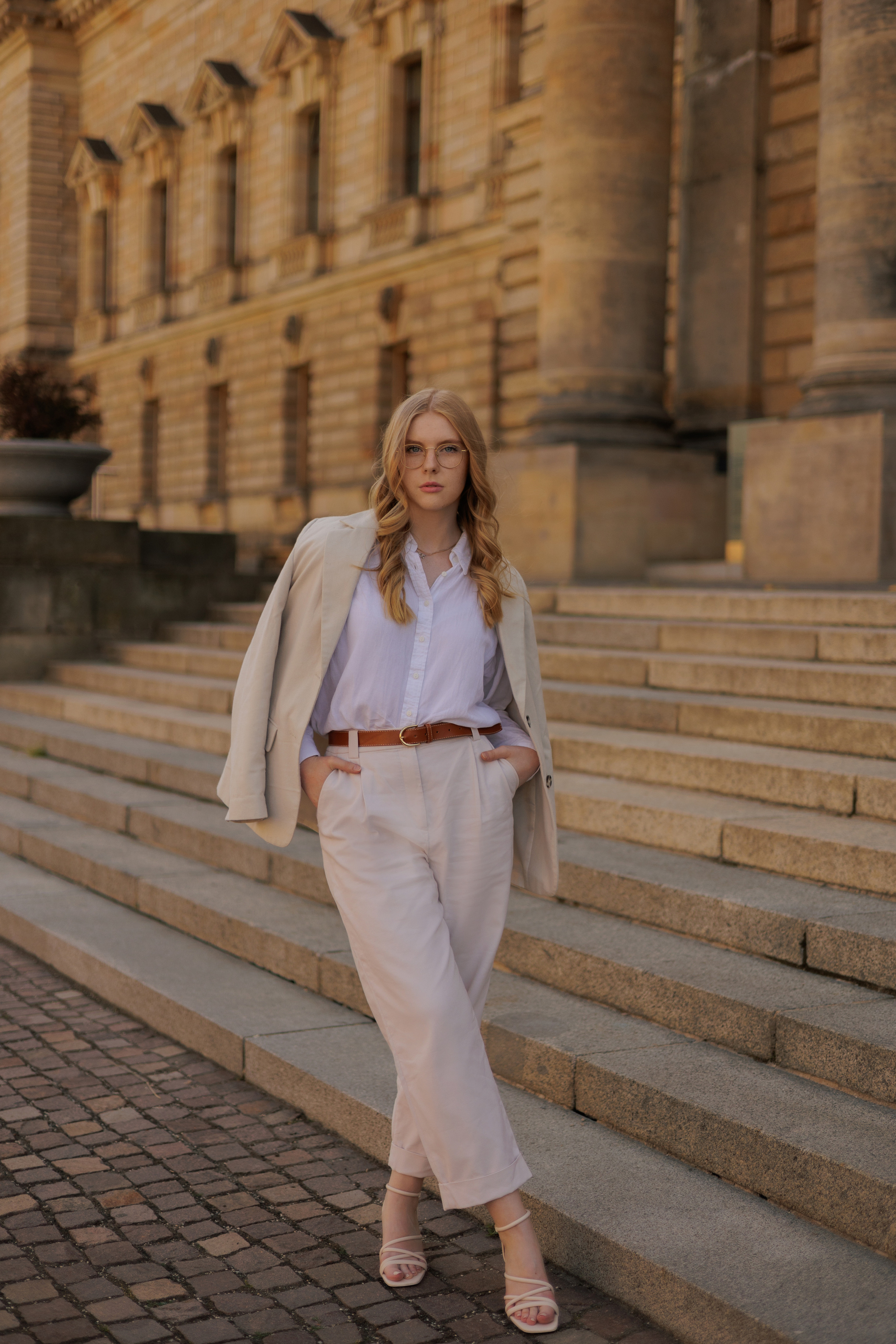 Light Confidence — City Portraits in Summer Sunlight. Elegant, Fresh & Natural. Kristina Kozheltsova- Soulful Portrait&Lifestyle&Love Story Photographer in Leipzig, Germany